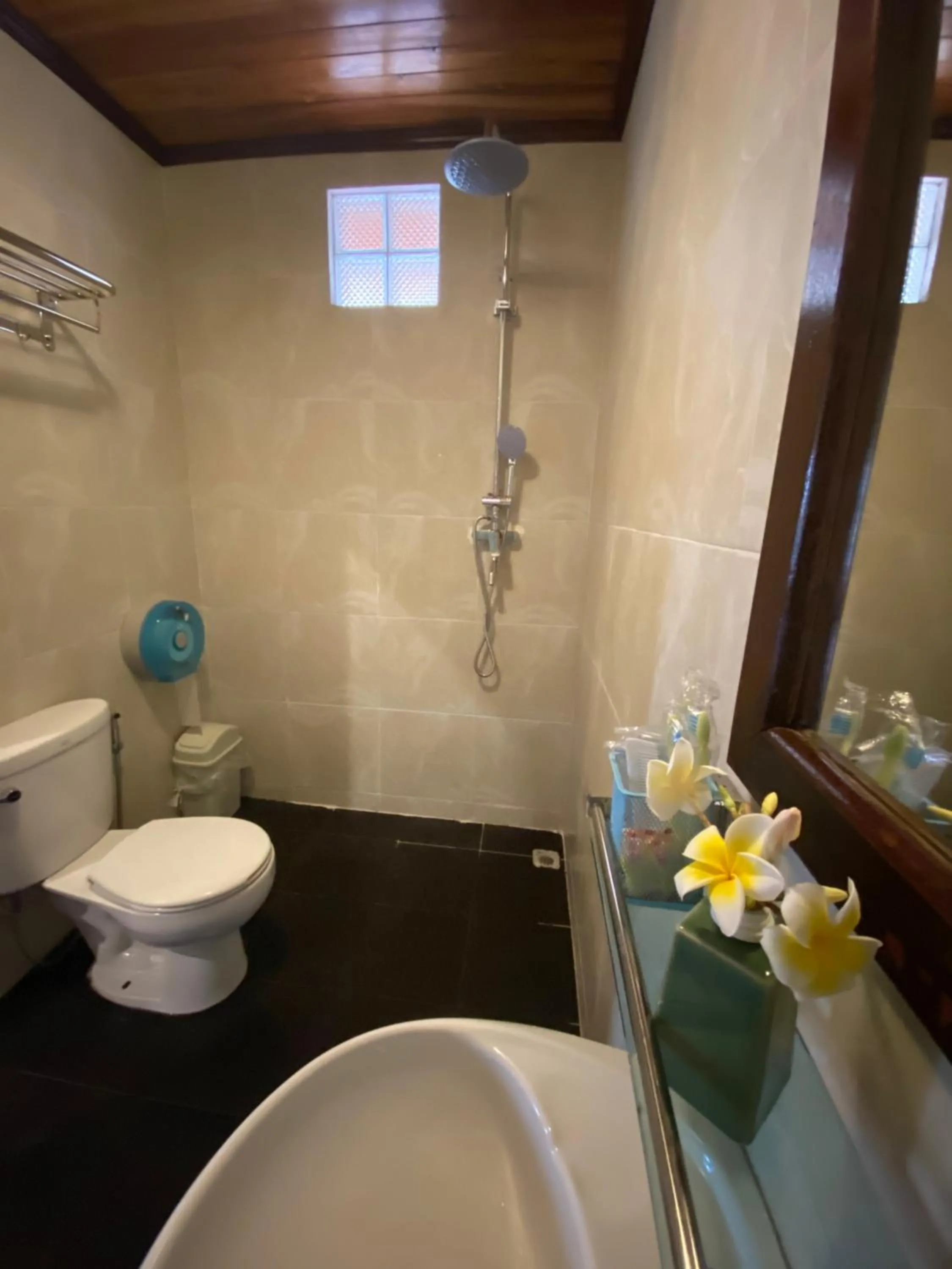 Shower in Golden Lotus Boutique Hotel