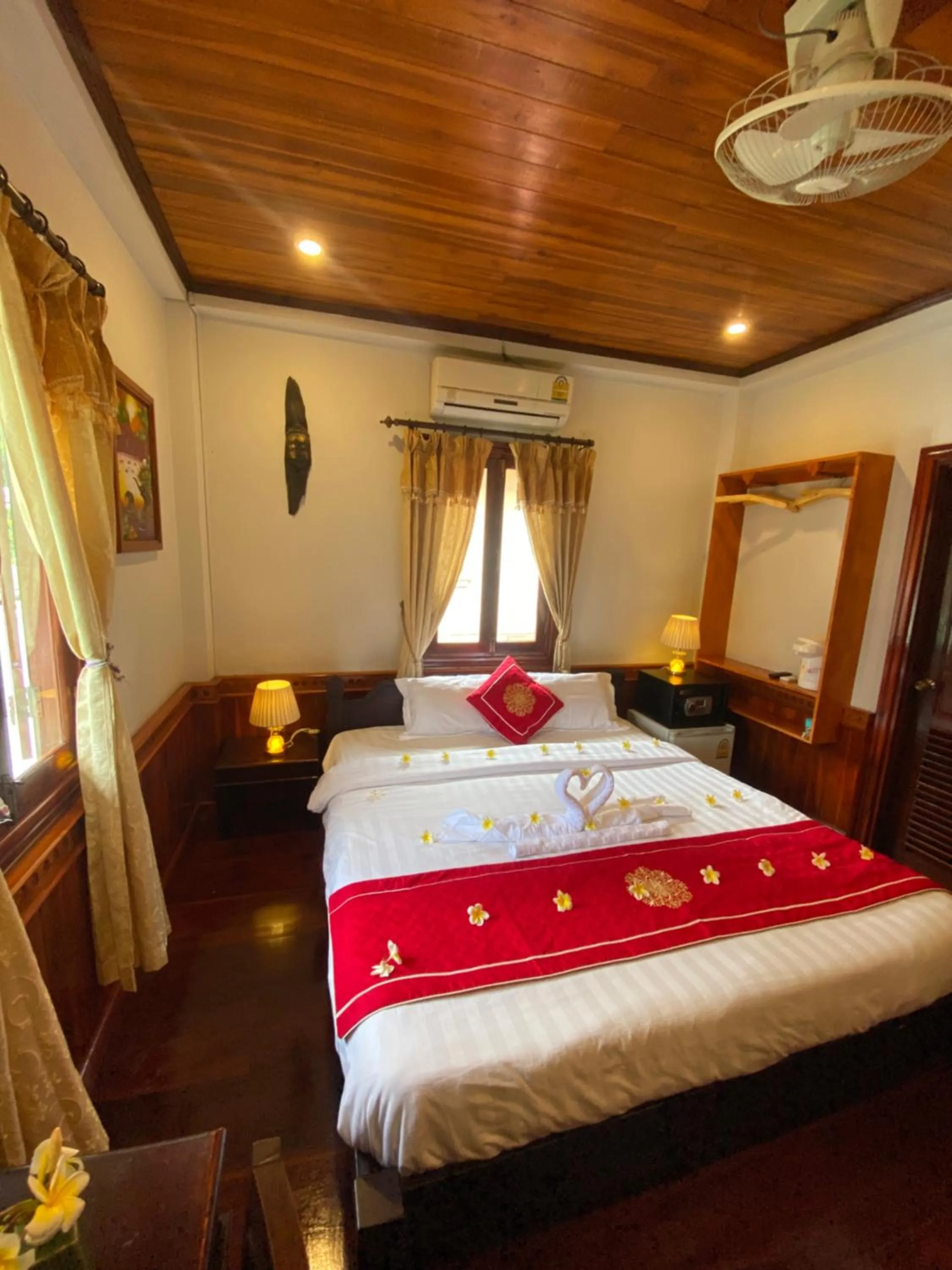 Bed in Golden Lotus Boutique Hotel