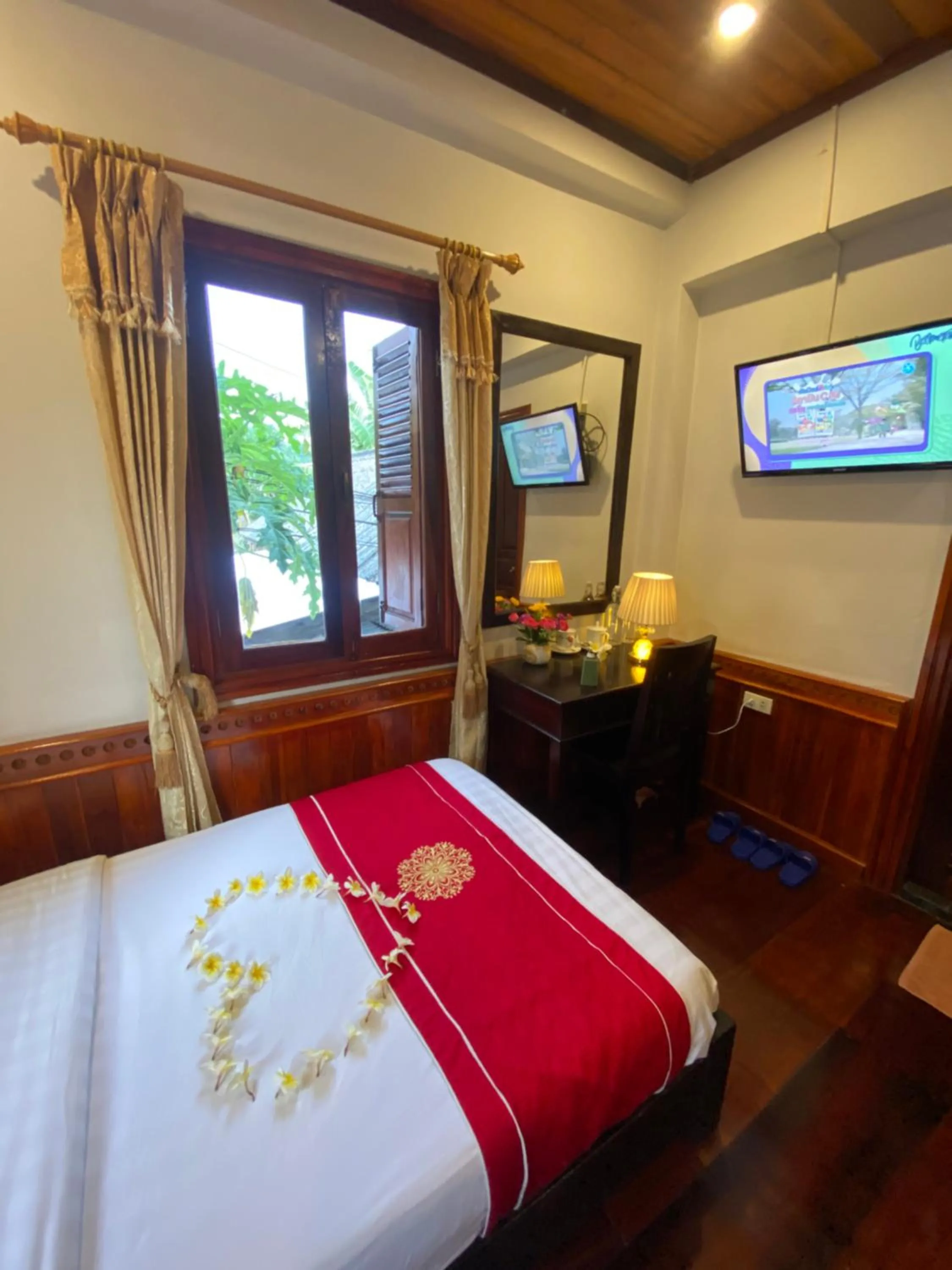 Photo of the whole room, Bed in Golden Lotus Boutique Hotel