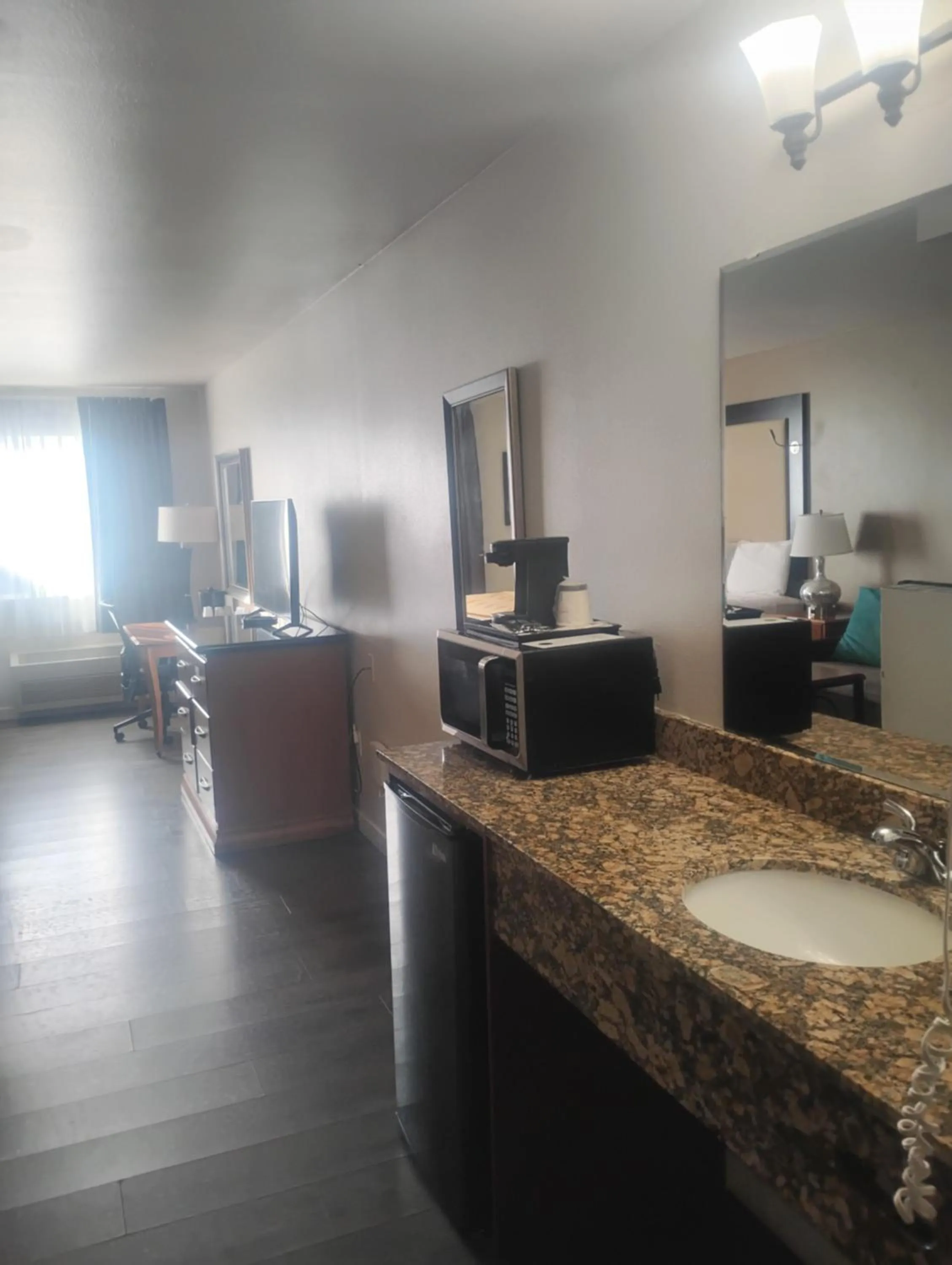 Toppenish Inn and Suites