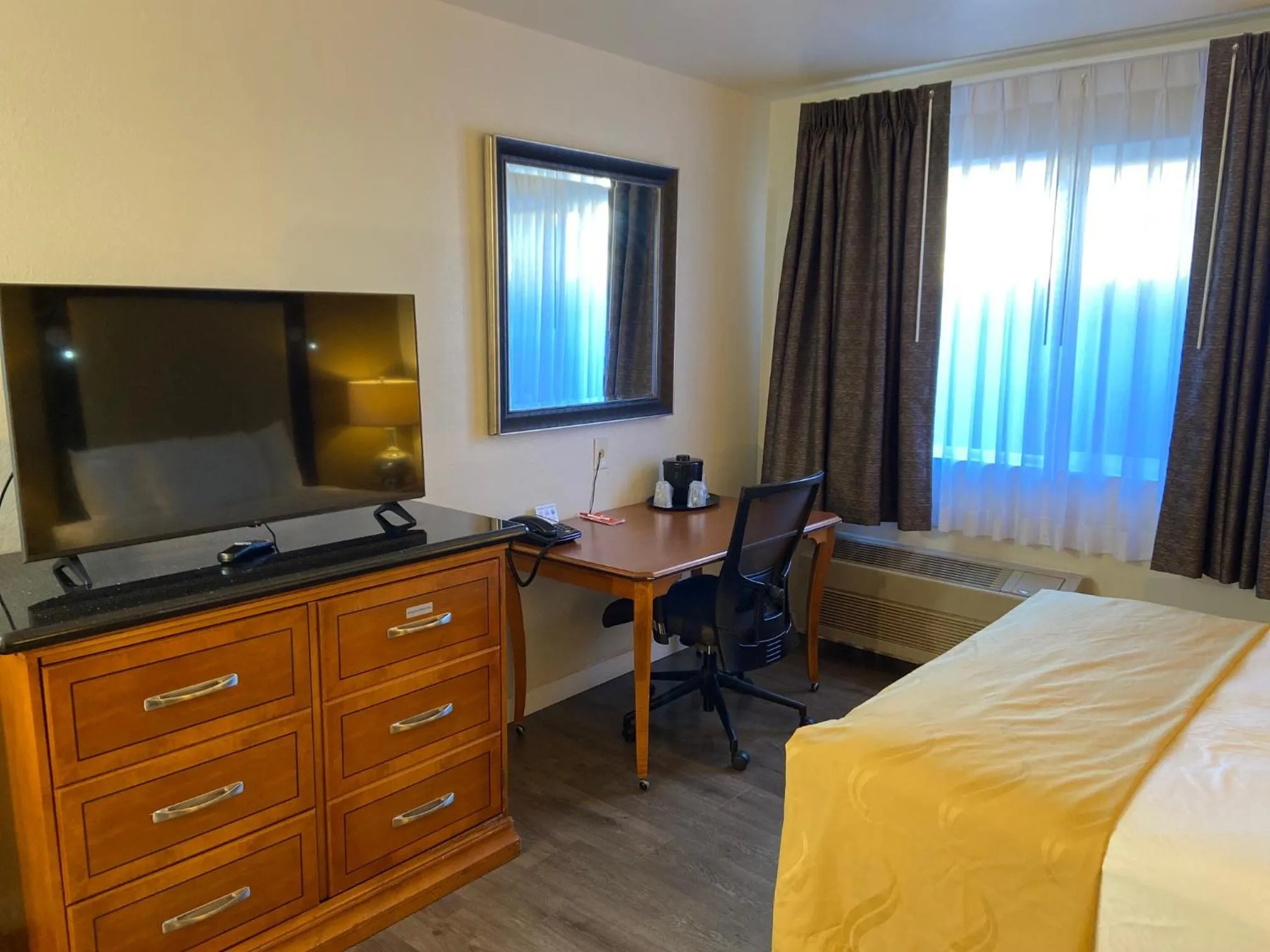 Bed in Toppenish Inn and Suites