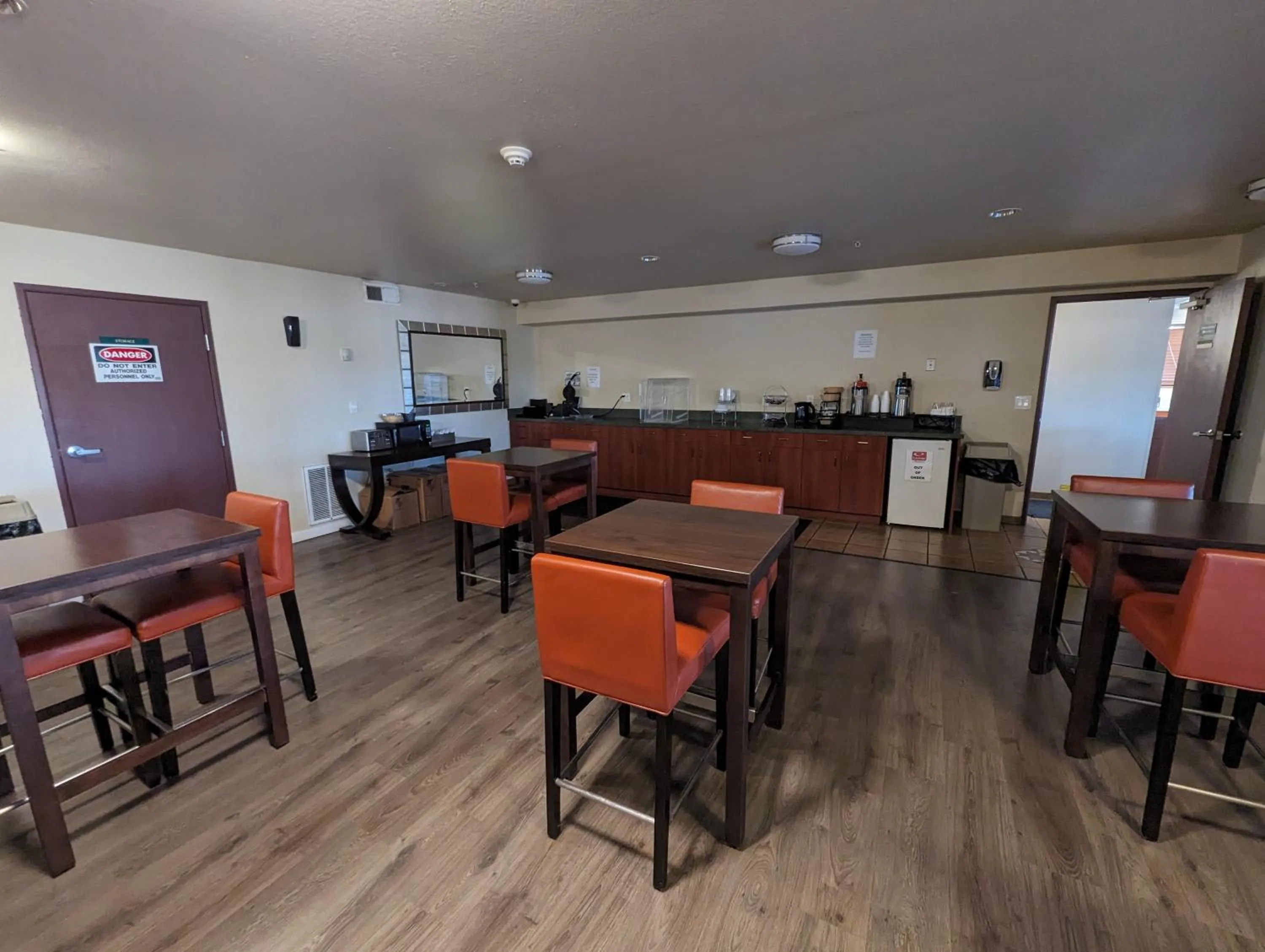 Breakfast in Toppenish Inn and Suites