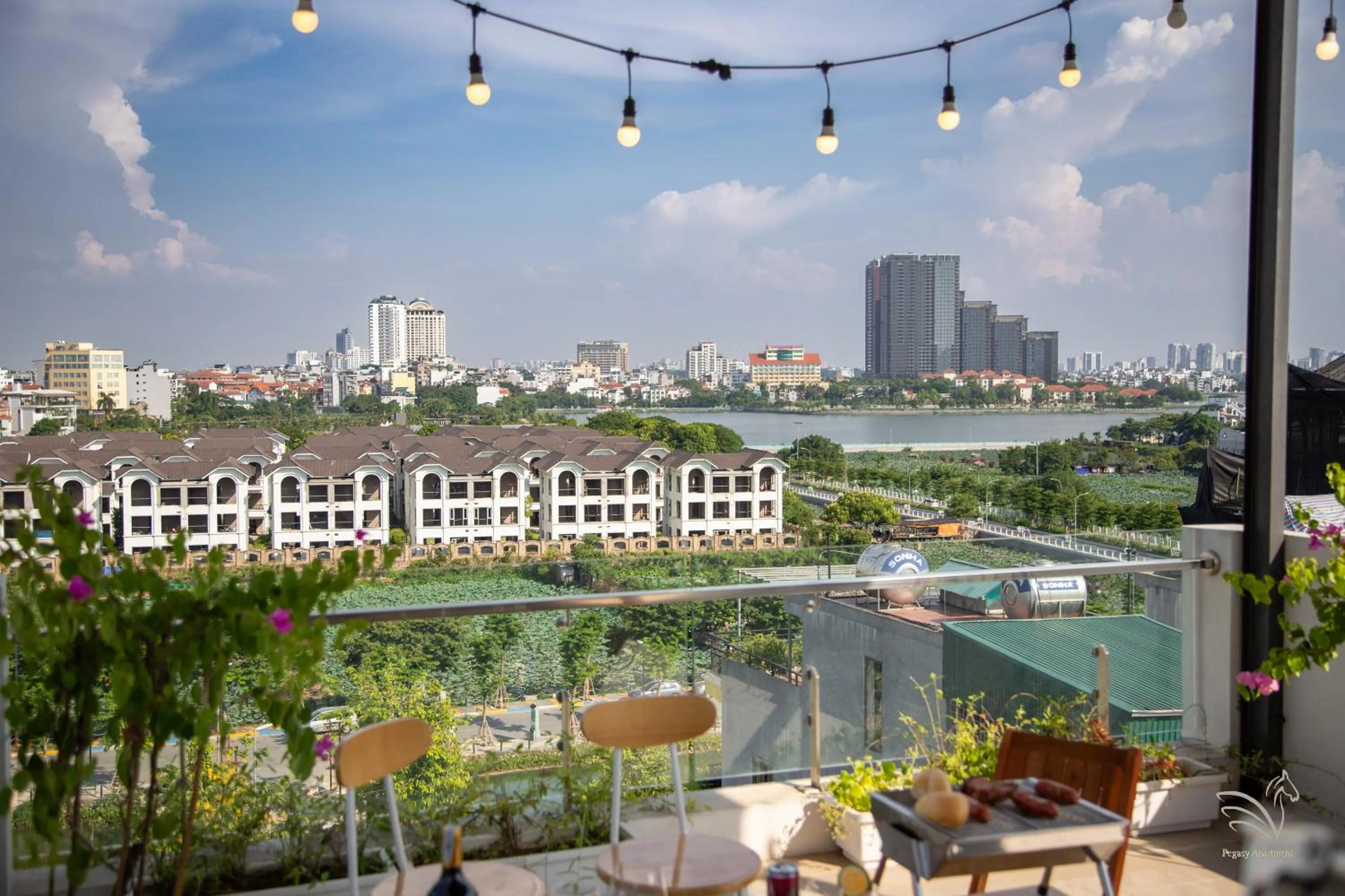 Balcony/Terrace in Central Westlake Residence 2 - By Pegasy Group