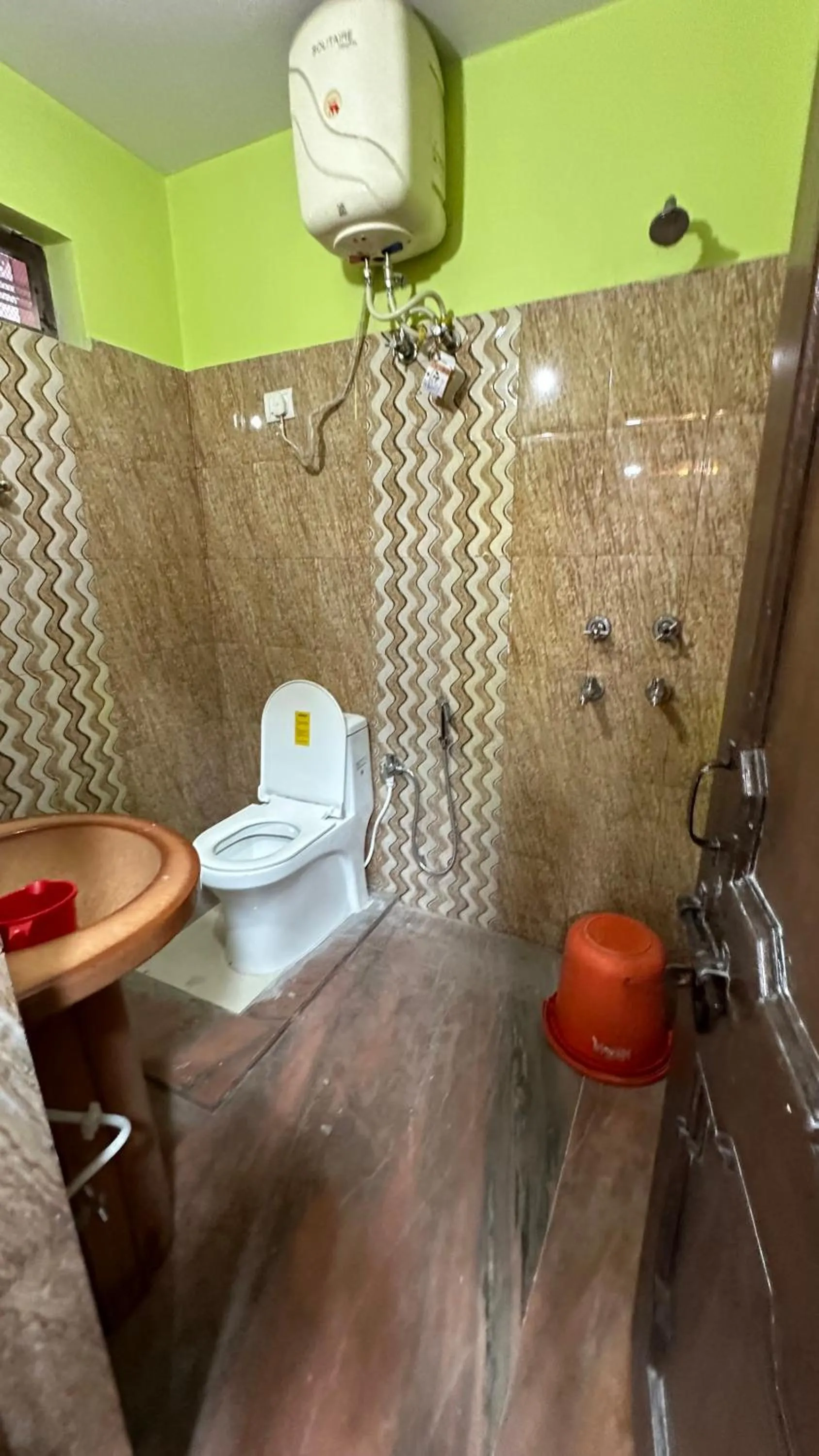 Shower in Hotel Maheshwari & Banquet Hall