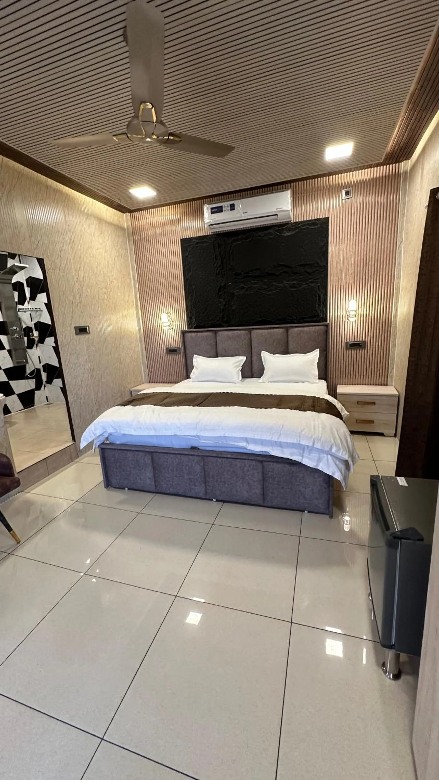 Bed in Hotel Maheshwari & Banquet Hall