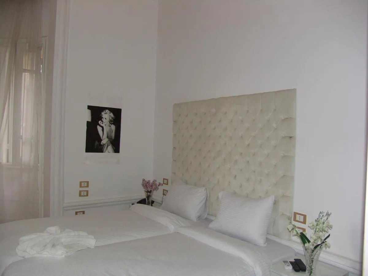 Bed in New palace court