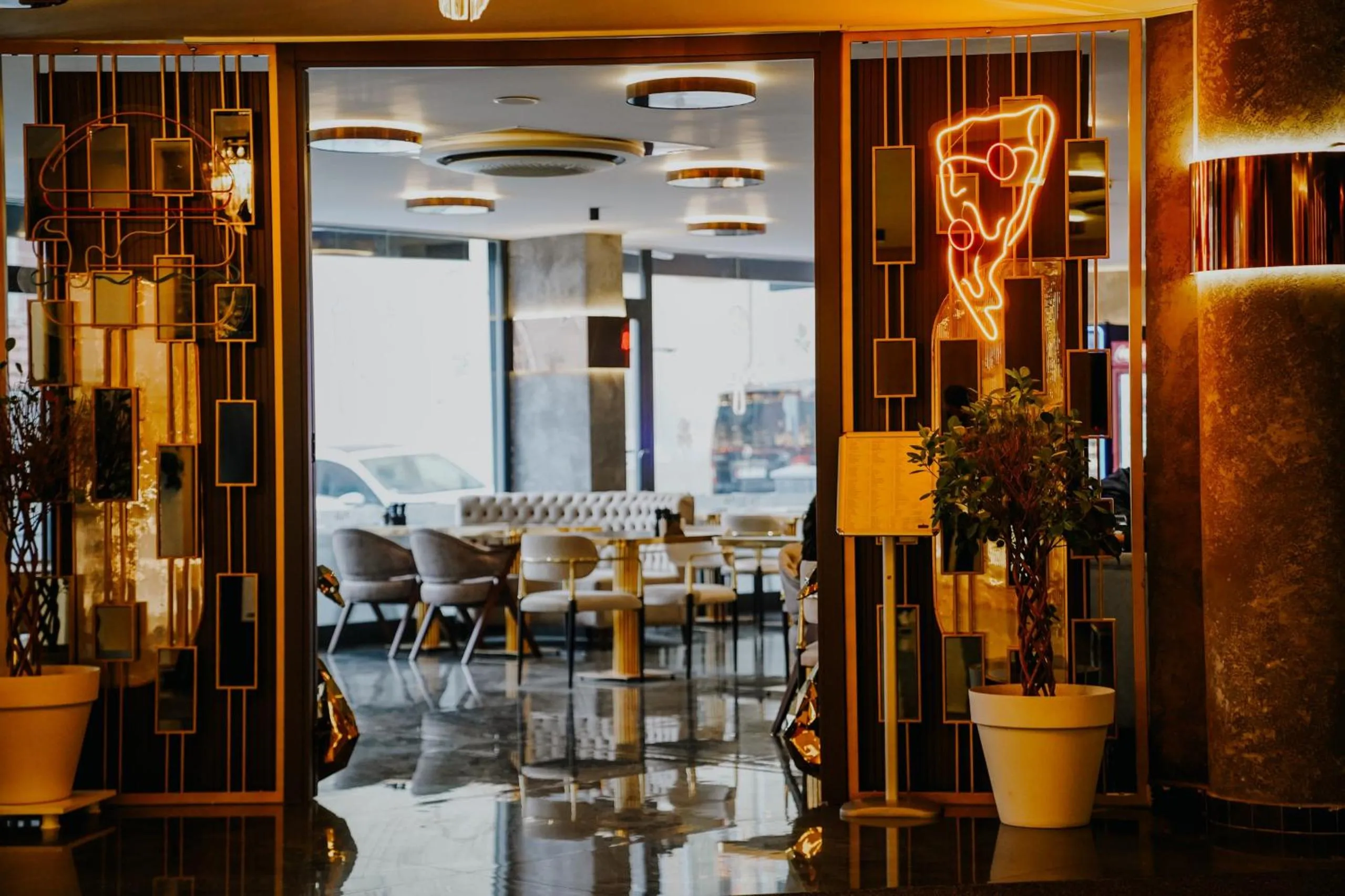 Restaurant/places to eat in Midis Otel