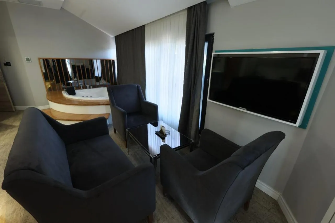 Seating area in Midis Otel