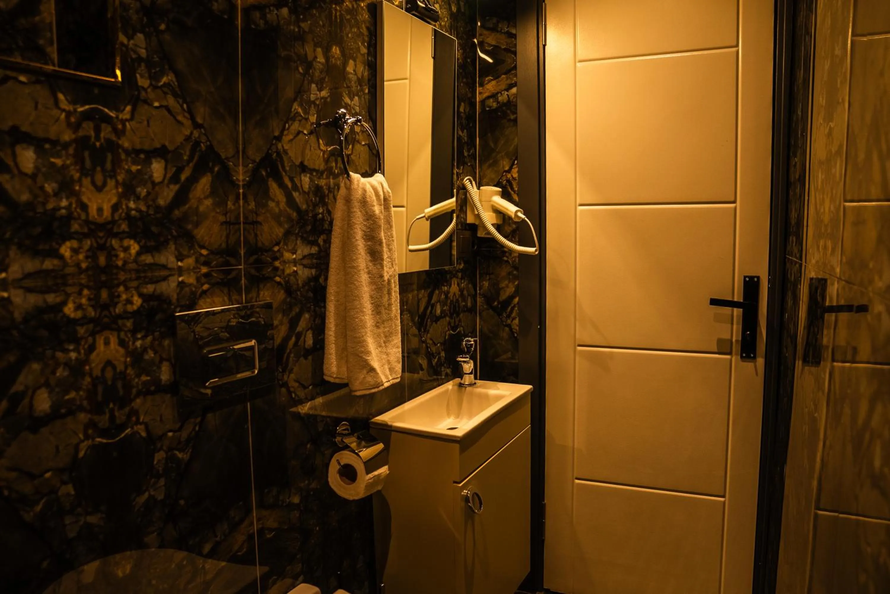 Shower in CK PALACE Hotel