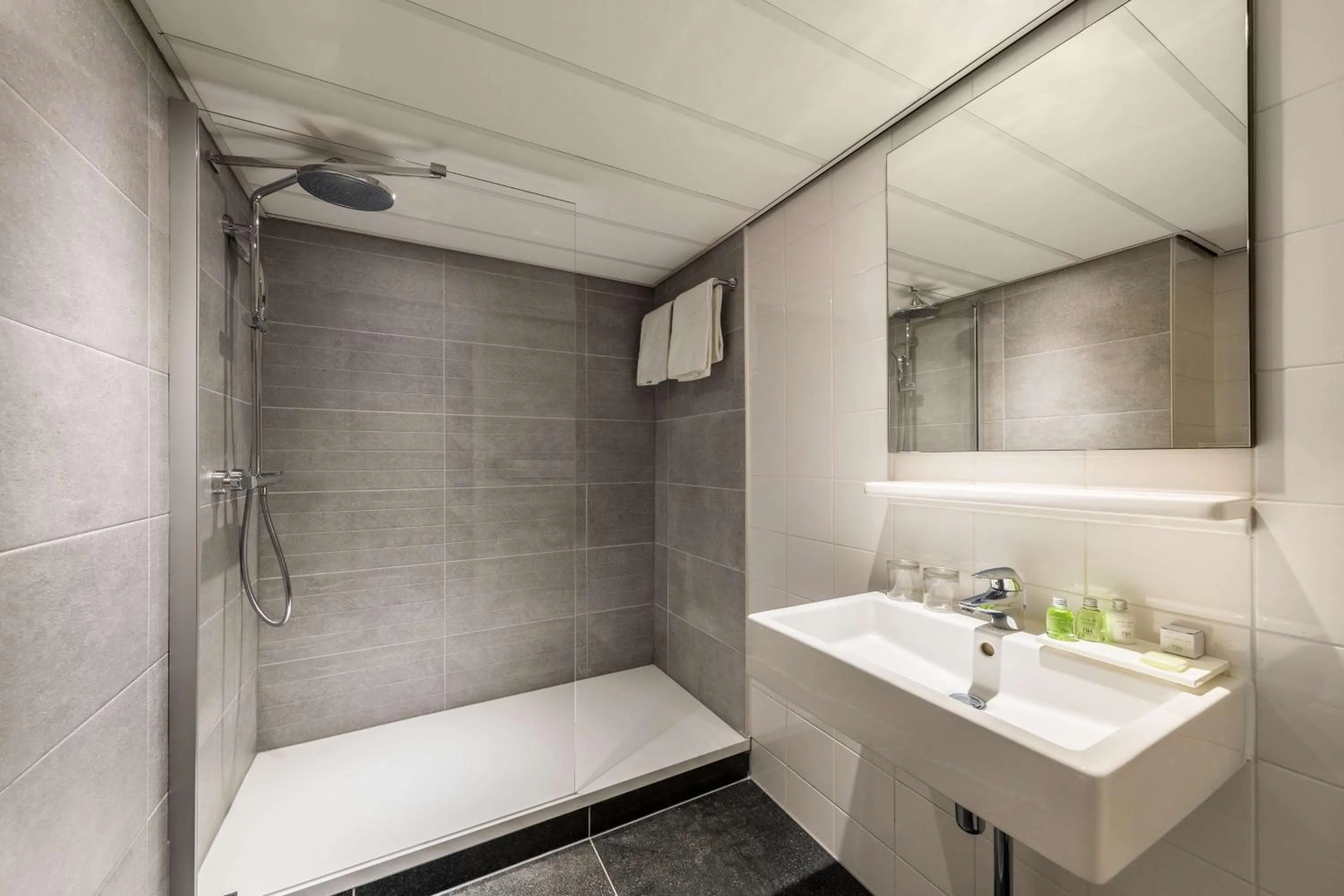 Bathroom in NH Amsterdam Caransa