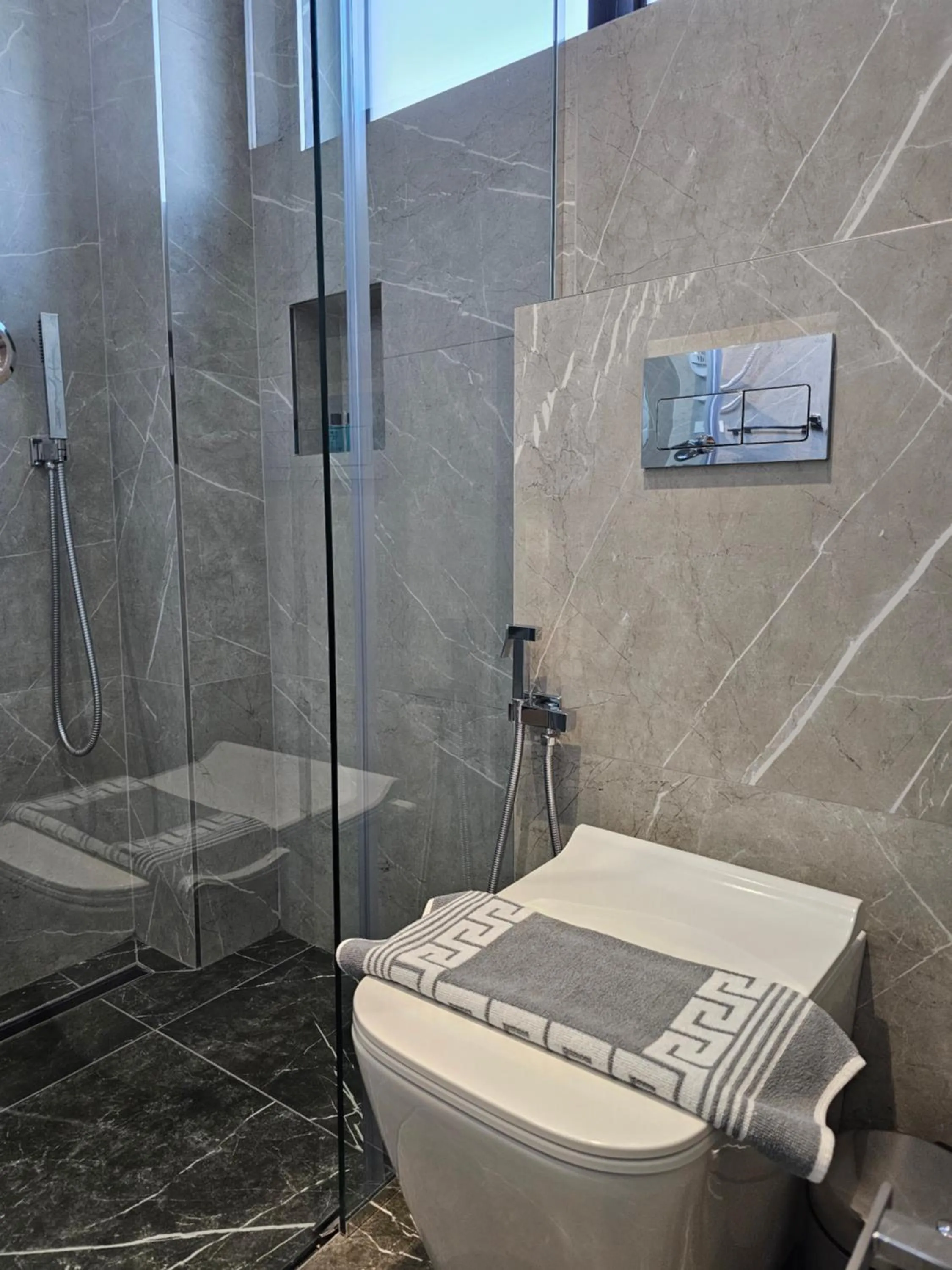 Toilet in Adele Hotel Ksamil