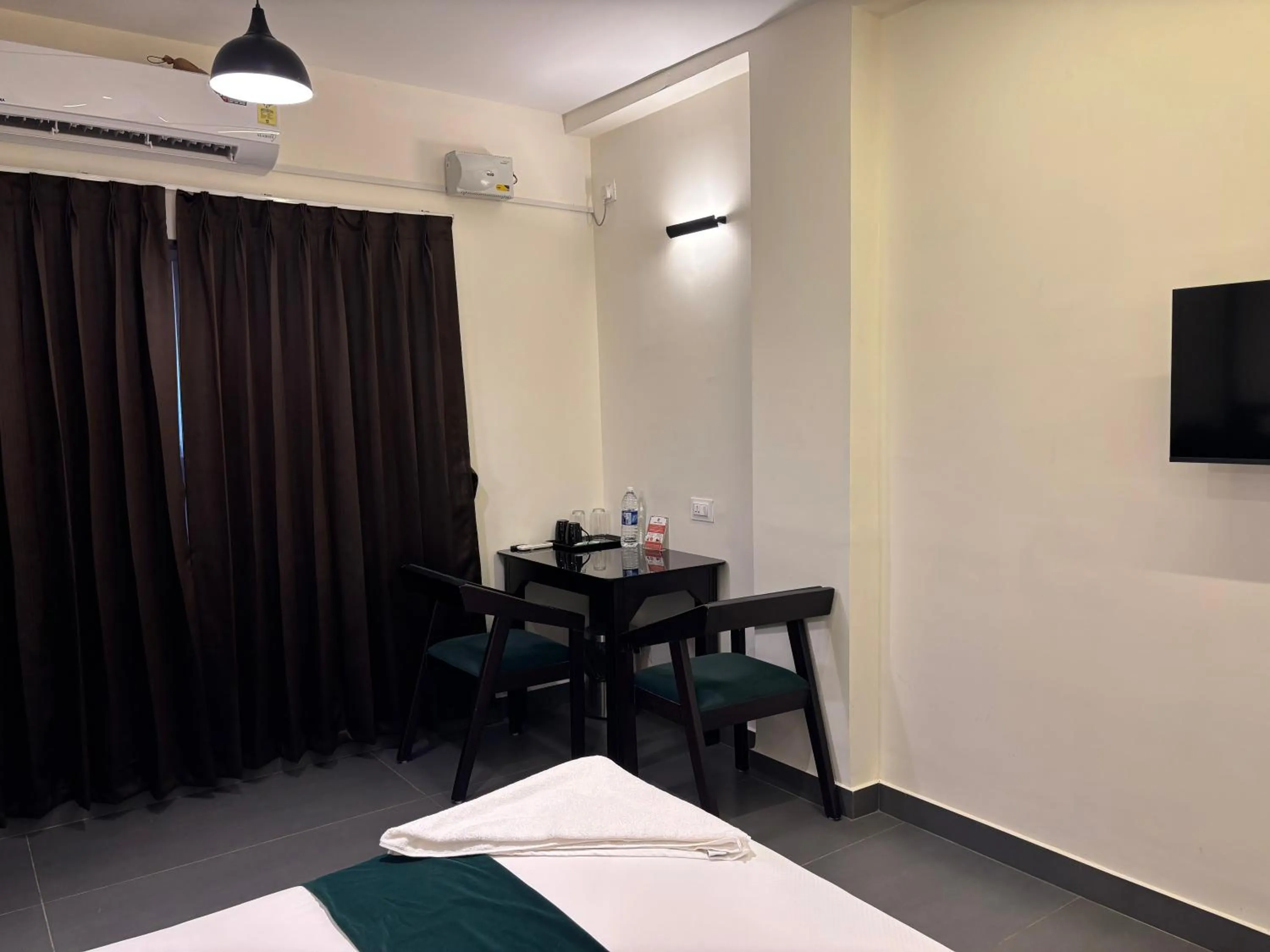 Photo of the whole room, Bed in Udupi Comforts