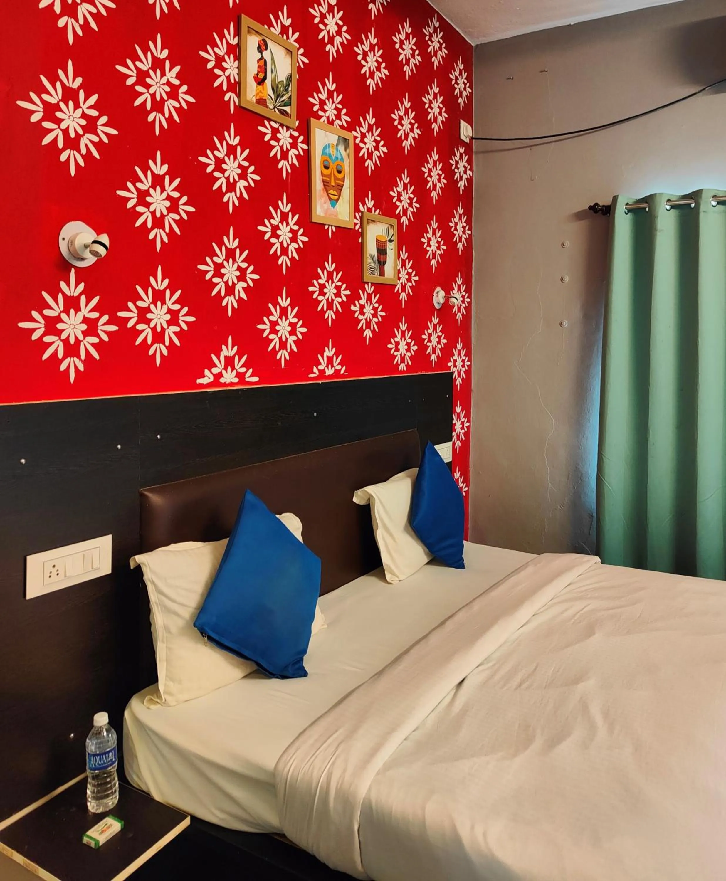 Photo of the whole room, Bed in Udupi Comforts