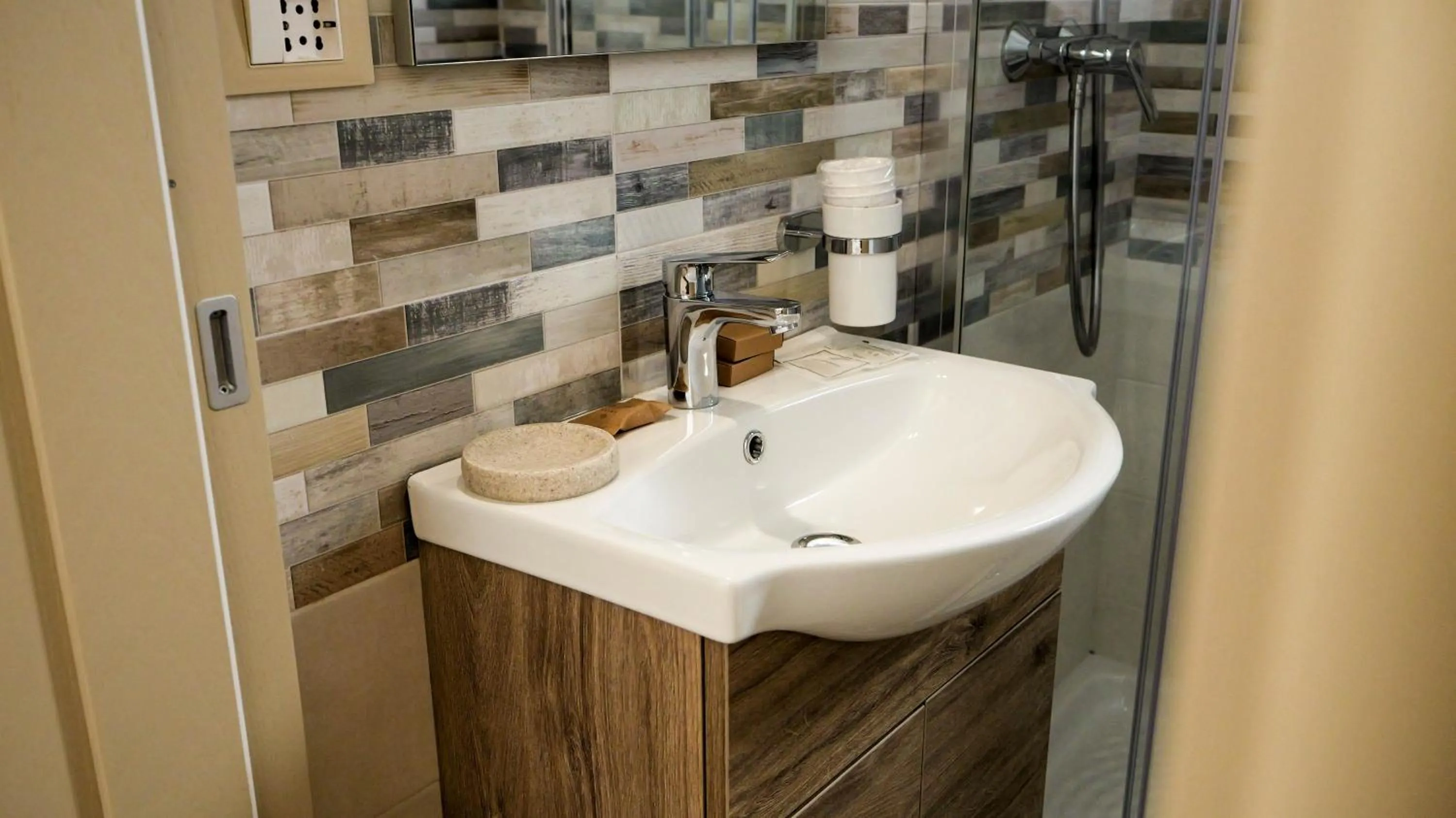 Shower in Perla Suite