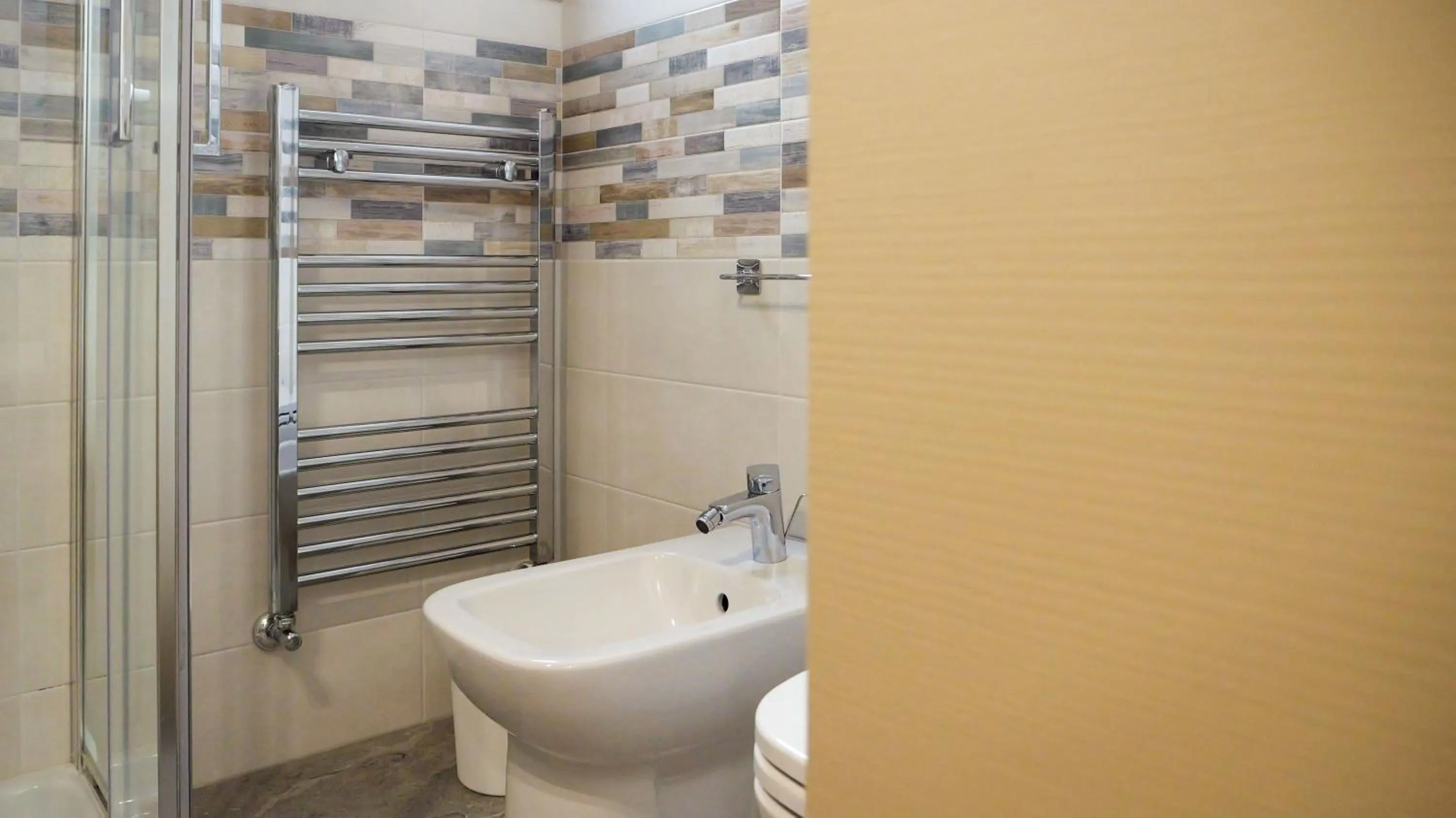 Shower in Perla Suite