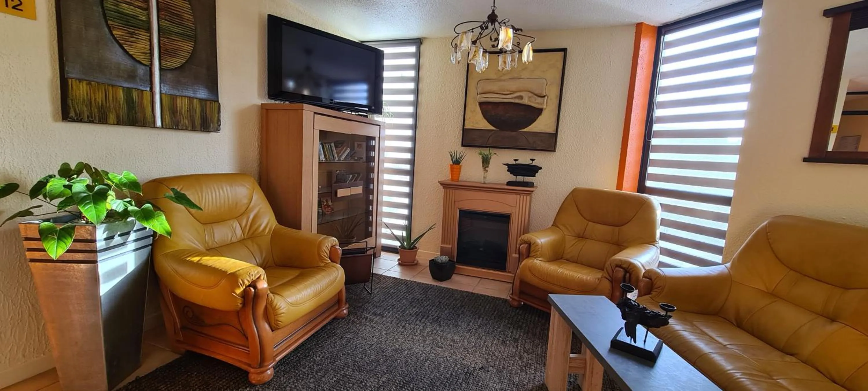 Living room in Hôtel L'Etoile Aéroport - A61