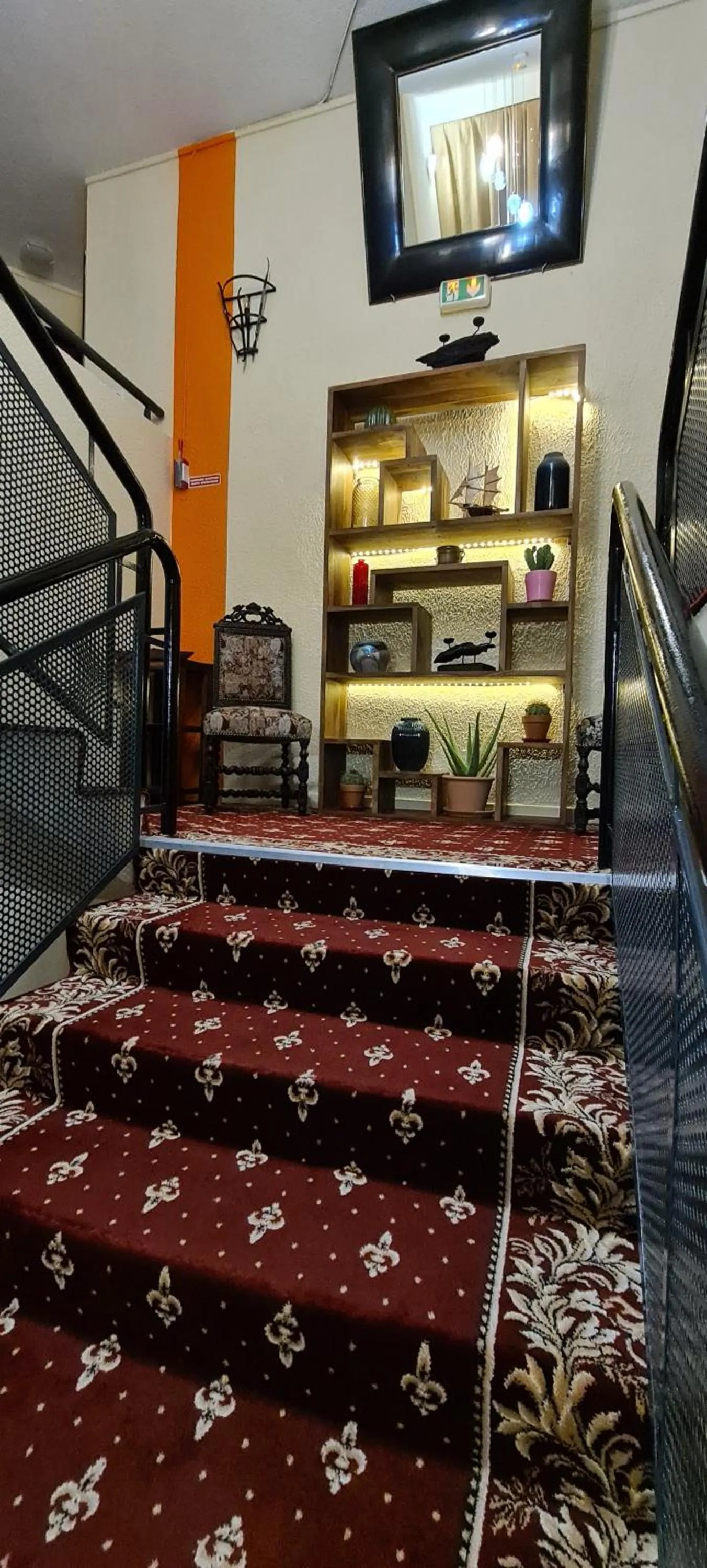 Property building in Hôtel L'Etoile Aéroport - A61