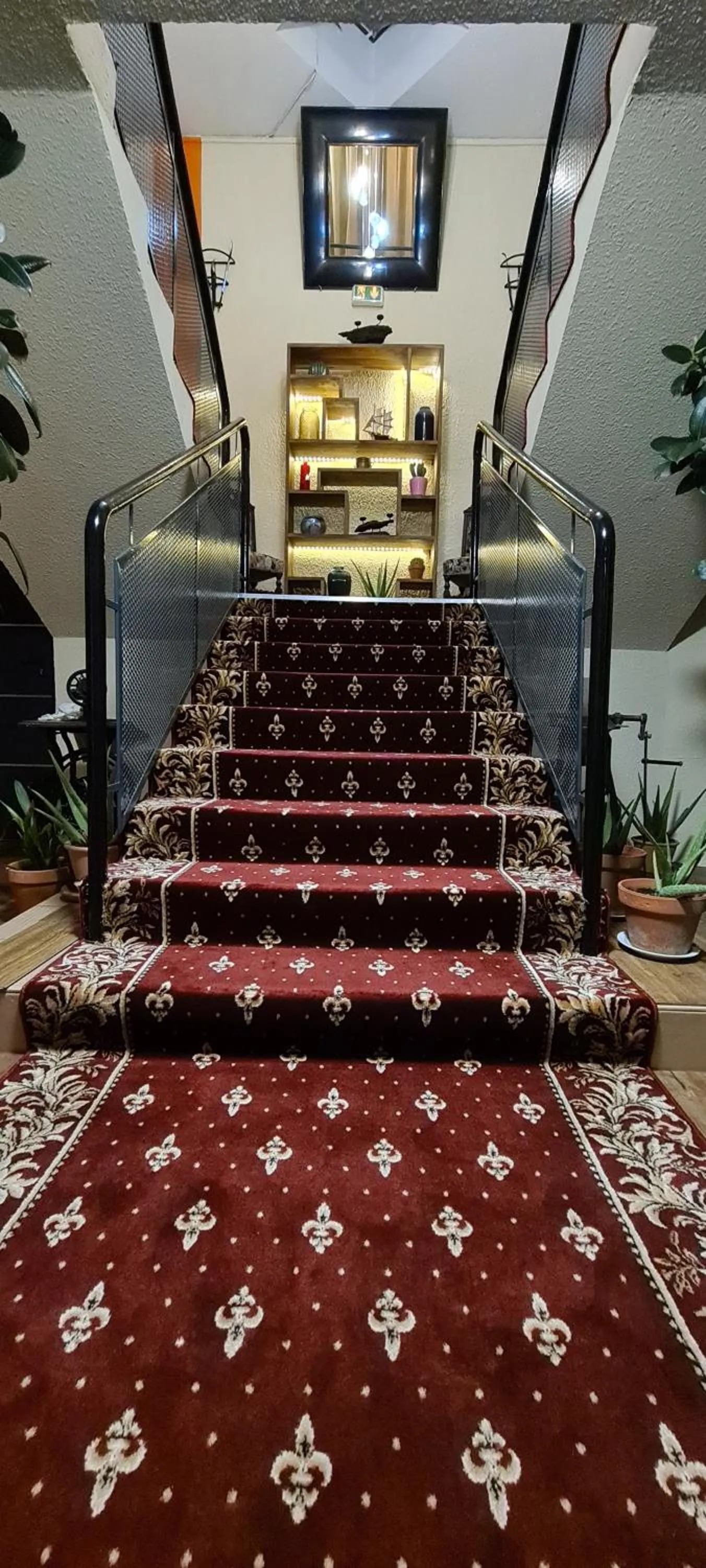 Property building in Hôtel L'Etoile Aéroport - A61