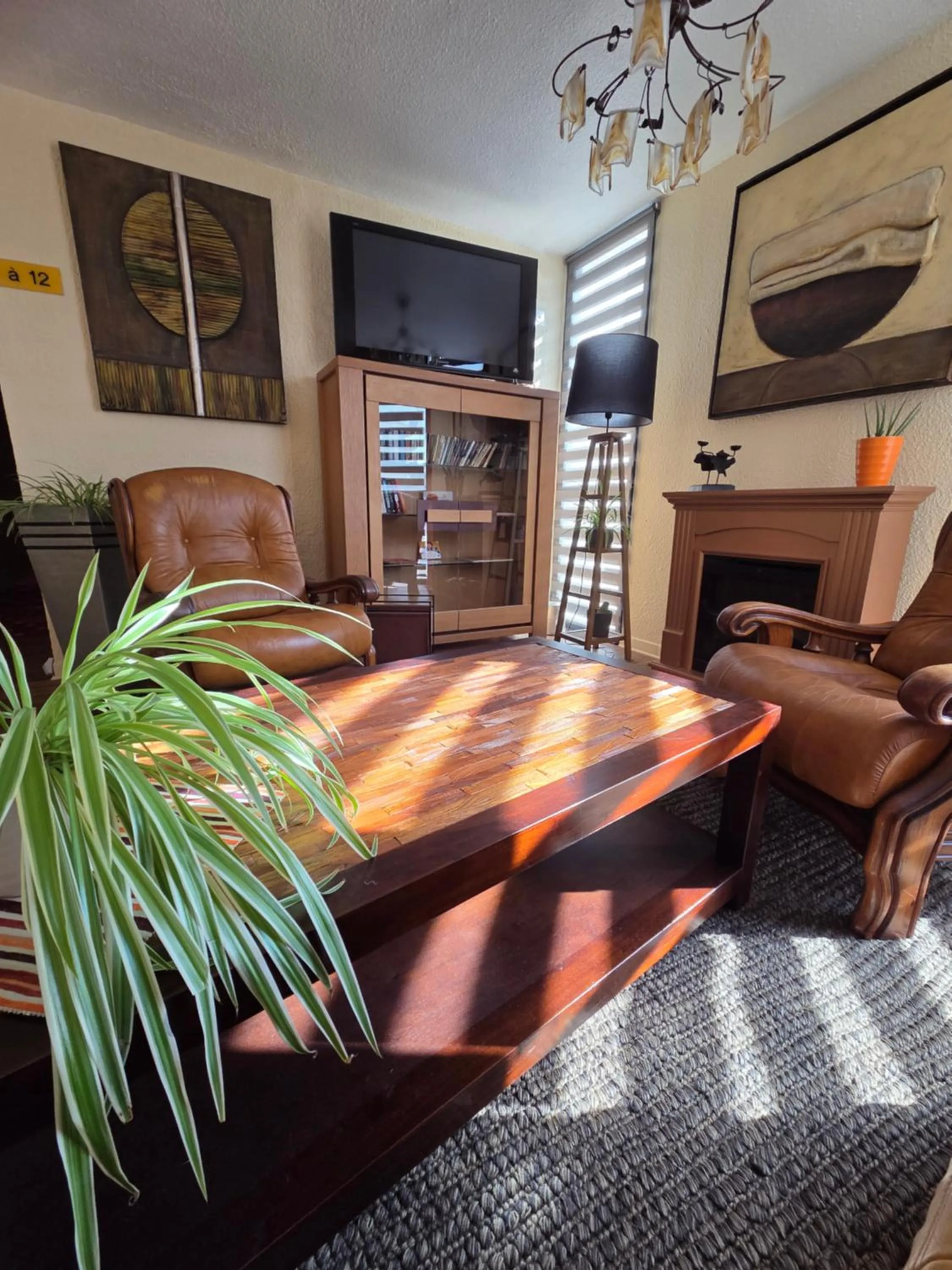 Living room in Hôtel L'Etoile Aéroport - A61