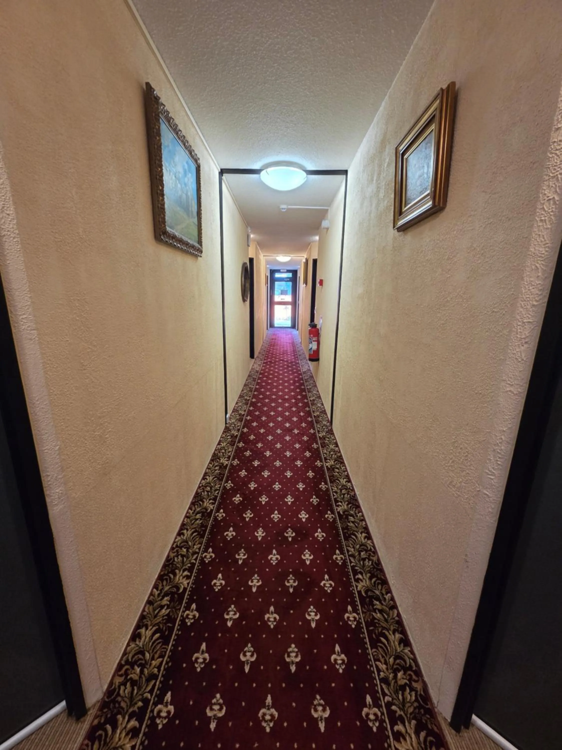 Property building in Hôtel L'Etoile Aéroport - A61