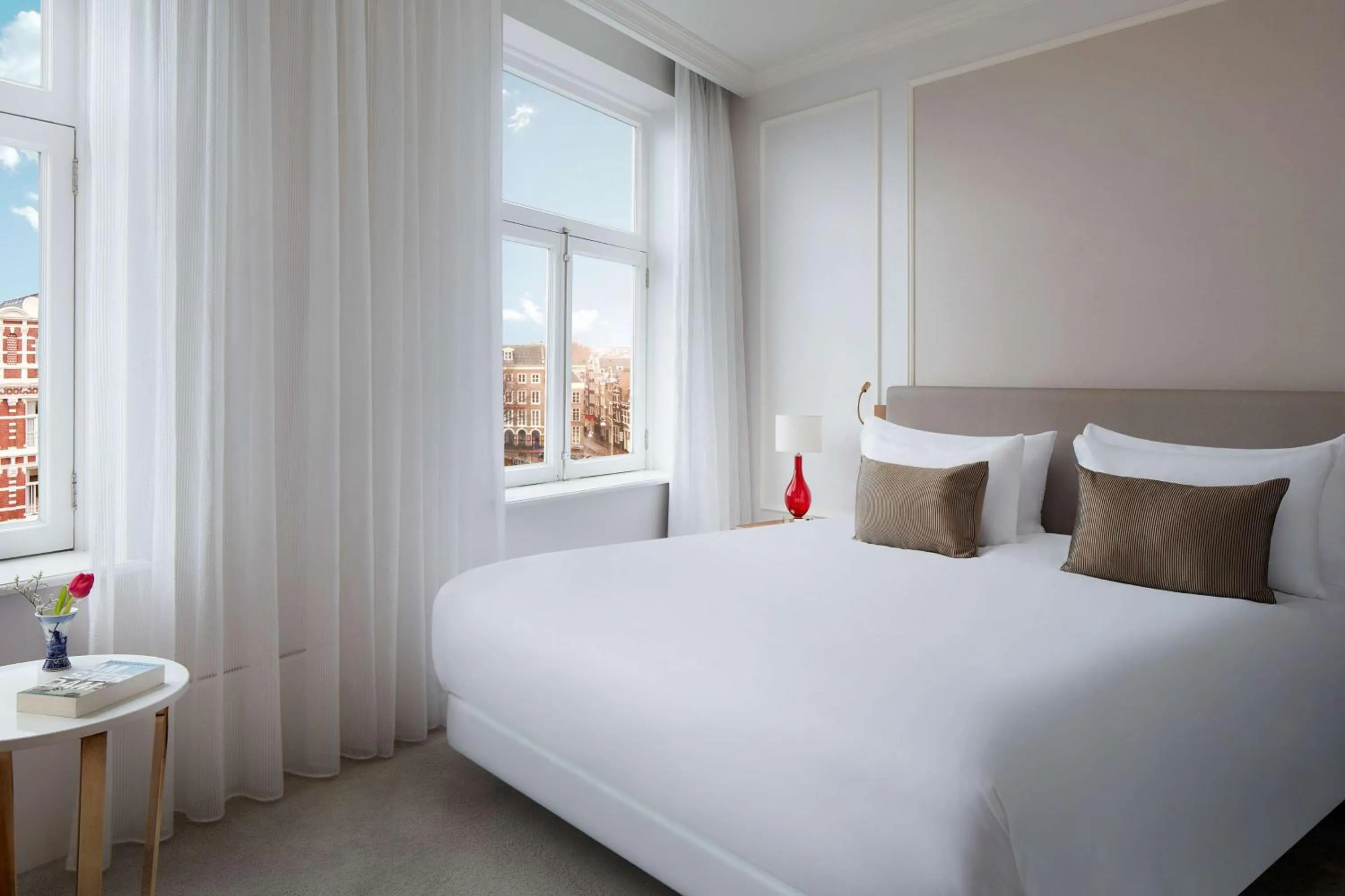 Bedroom, Bed in Tivoli Doelen Amsterdam Hotel