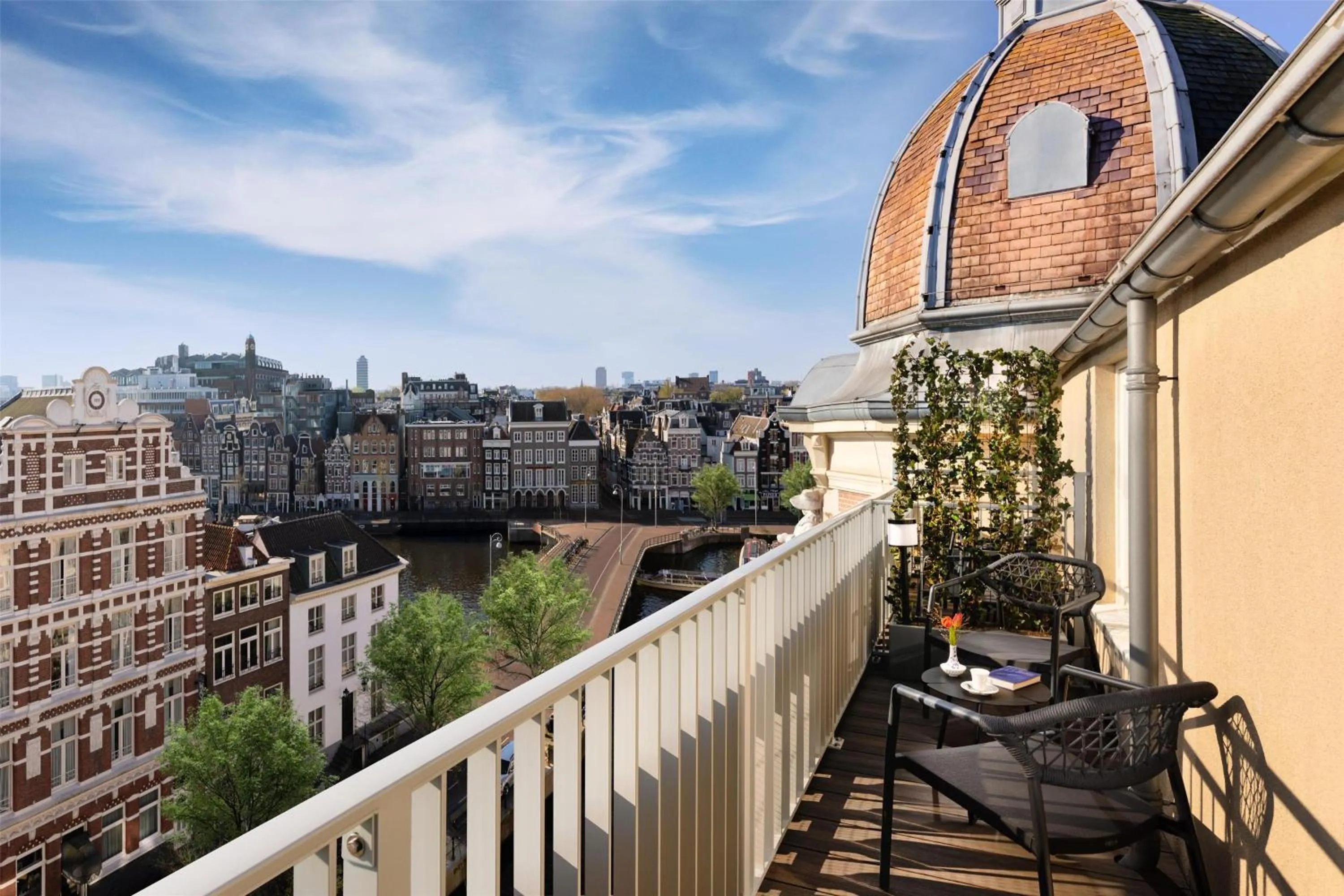 Bedroom in Tivoli Doelen Amsterdam Hotel