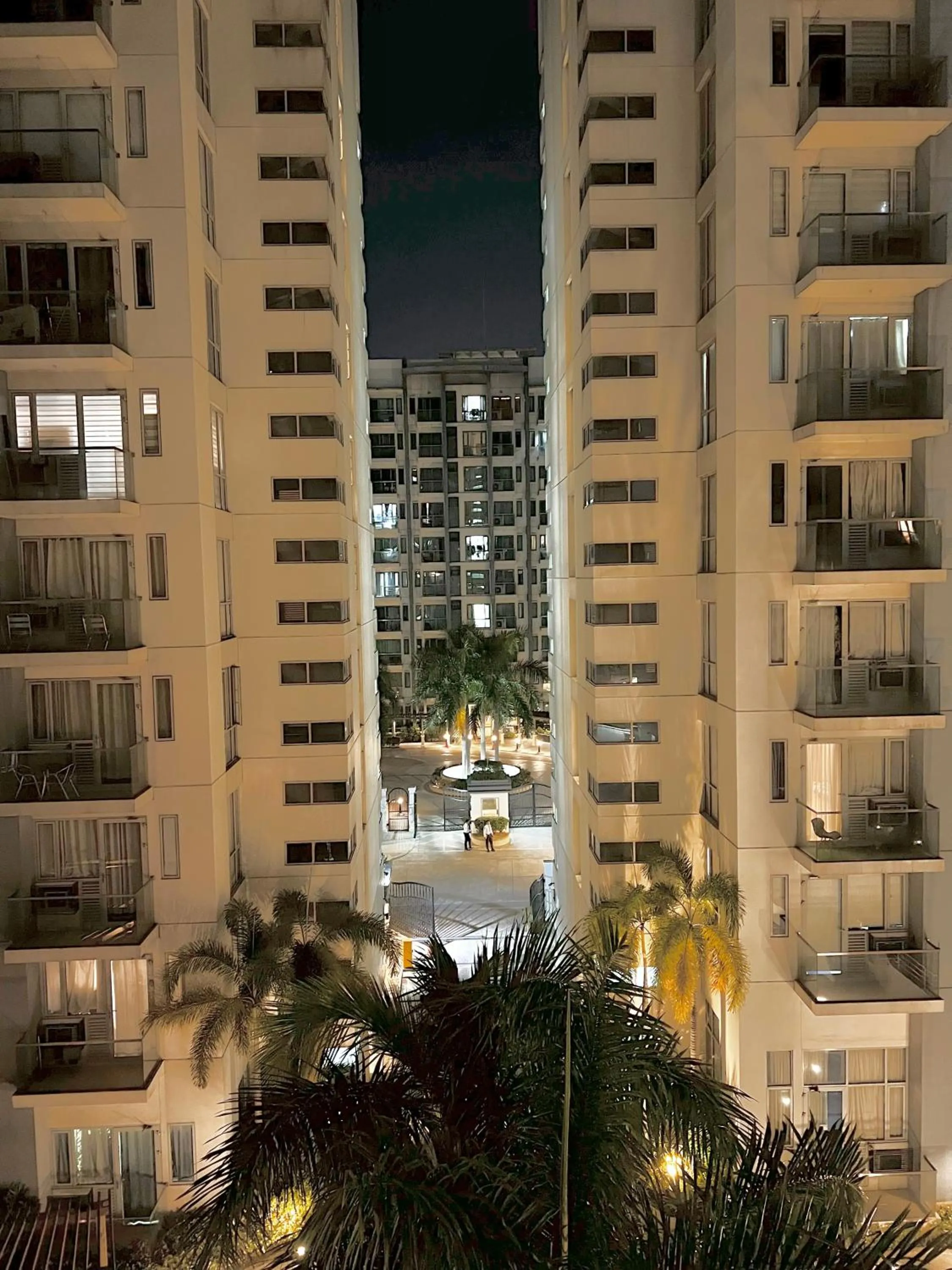 Night in Kiel 5-Star Condo Hotel Across NAIA Manila Airport Terminal 3