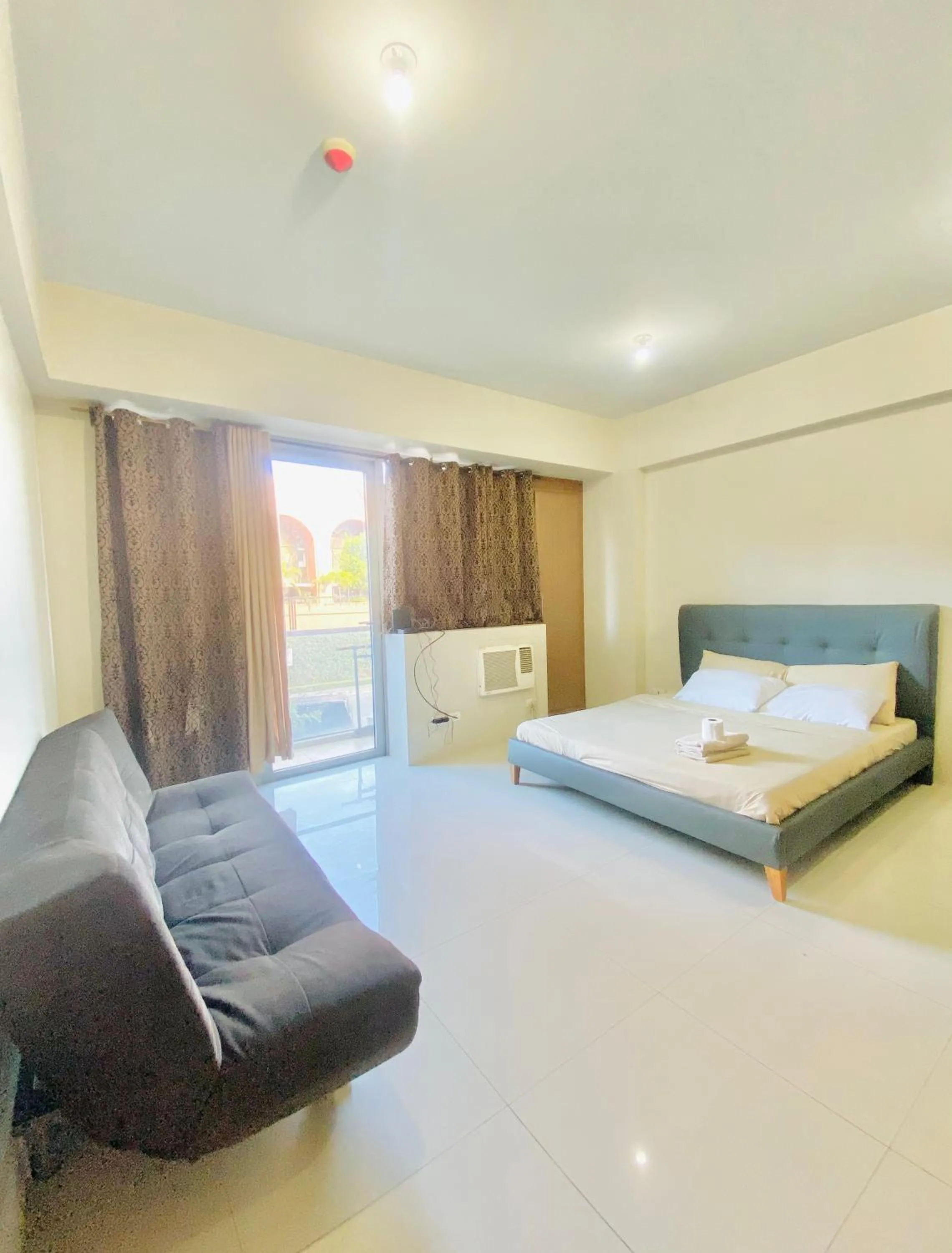 Bedroom, Bed in Kiel 5-Star Condo Hotel Across NAIA Manila Airport Terminal 3