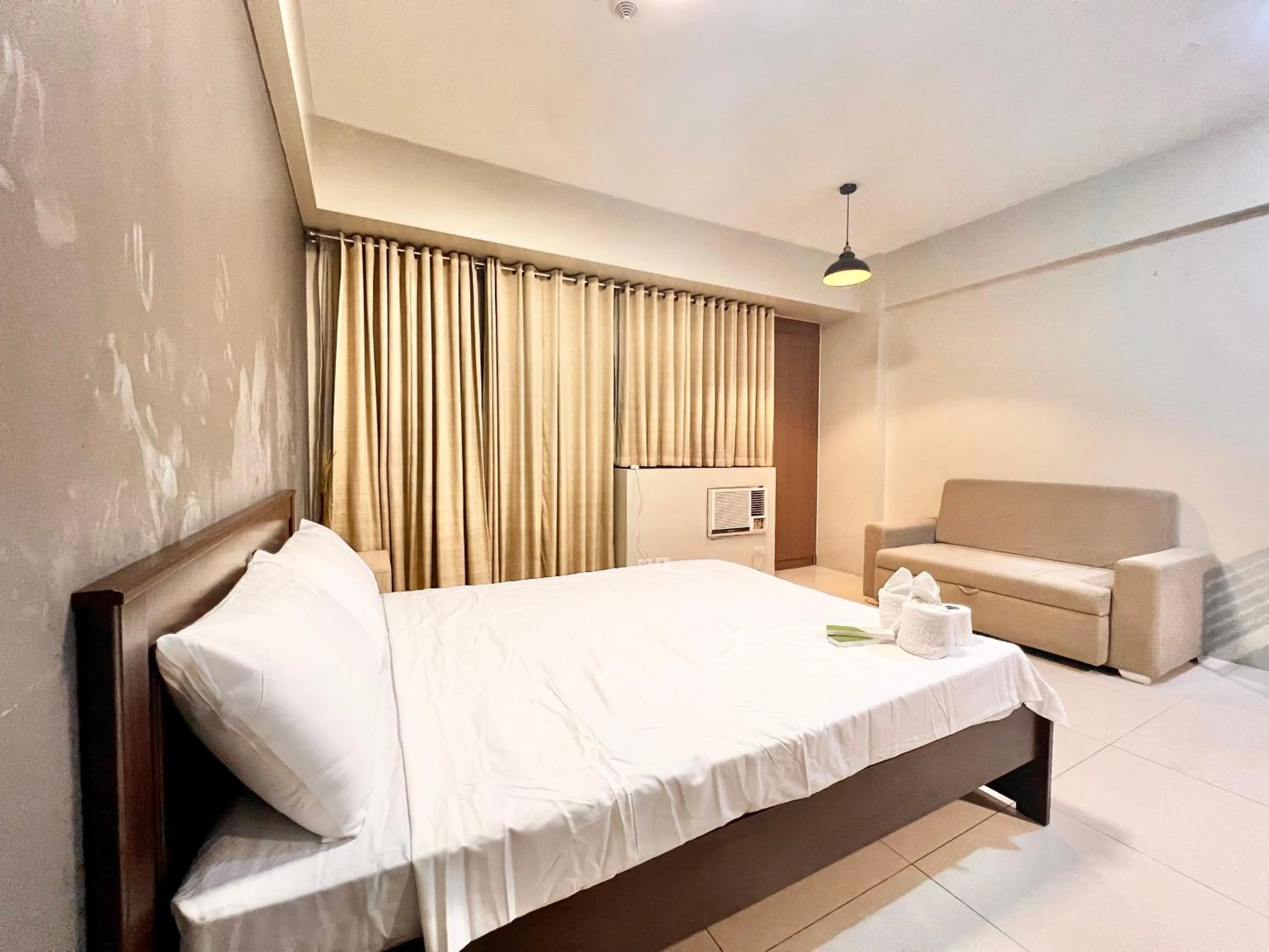 Bedroom, Bed in Kiel 5-Star Condo Hotel Across NAIA Manila Airport Terminal 3