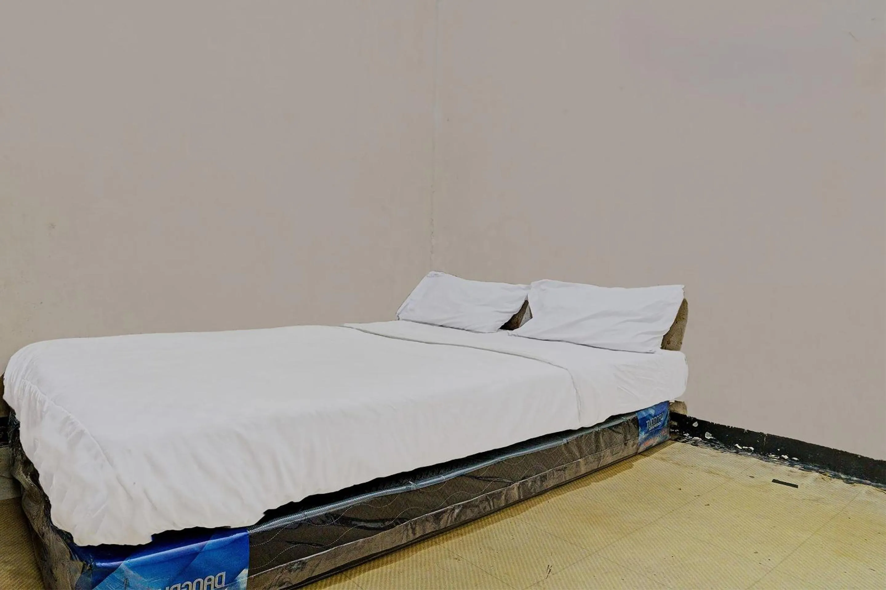 Bedroom, Bed in OYO Life 92709 Kost Teras Cikapundung Syariah