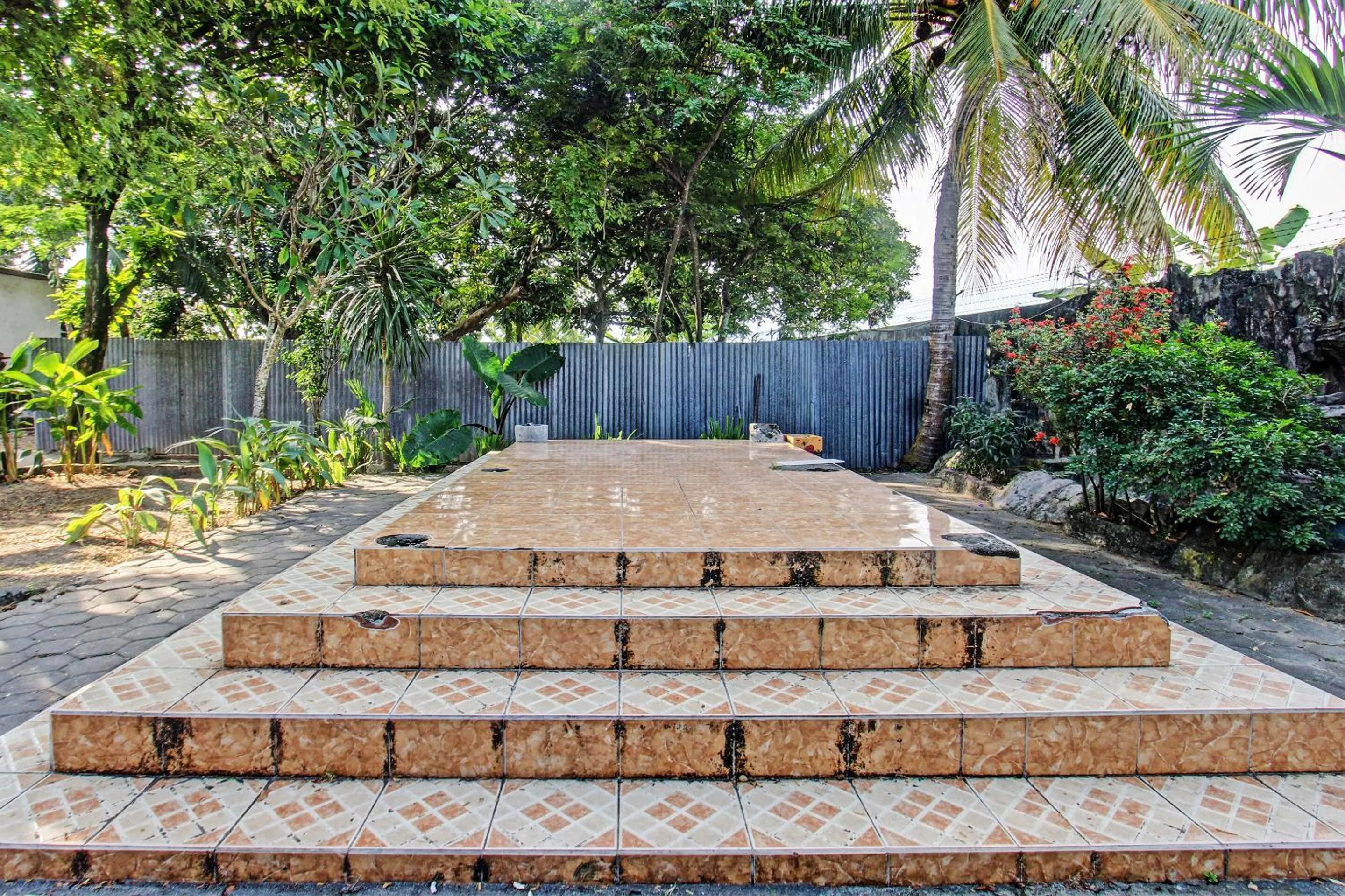 Lobby or reception in Hotel O Losmen Tjabe Merah Near Alfamart Bintaro