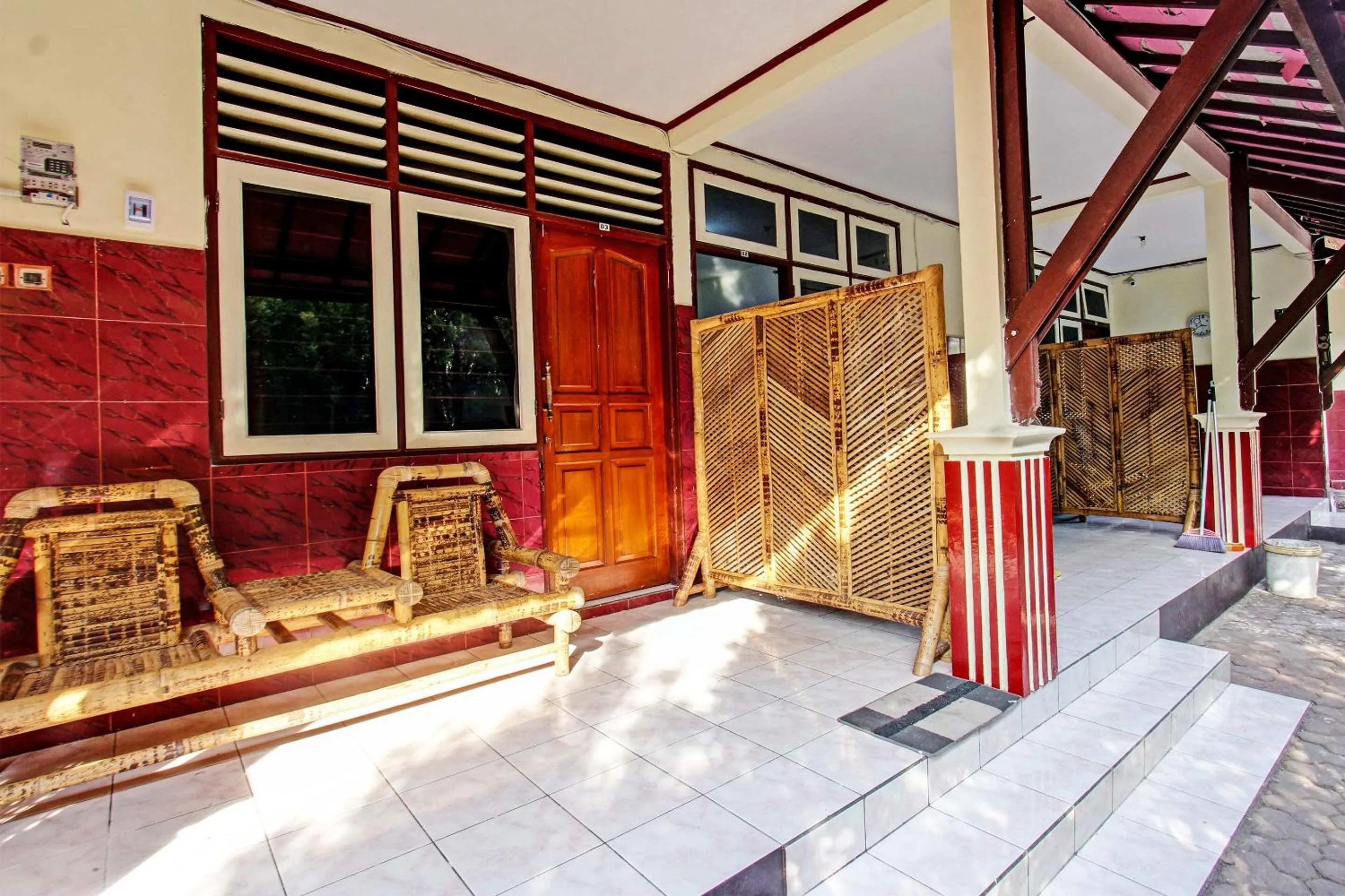 Facade/entrance in Hotel O Losmen Tjabe Merah Near Alfamart Bintaro