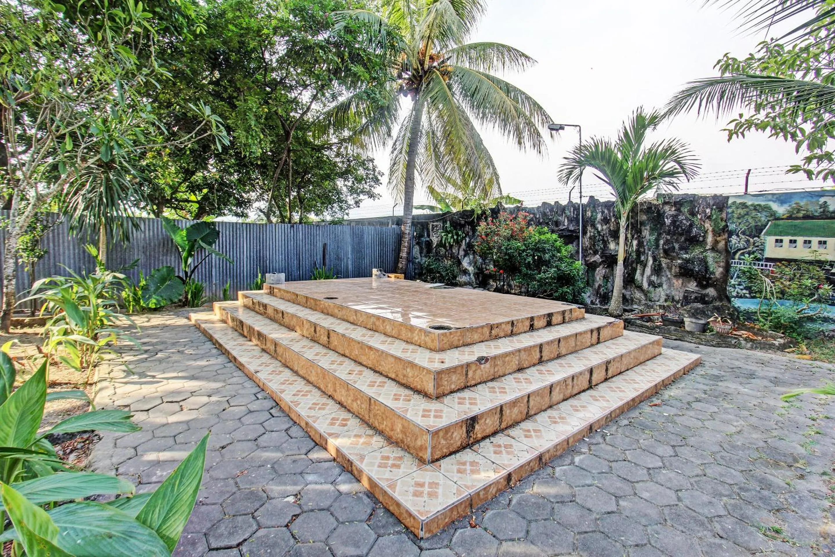 Lobby or reception in Hotel O Losmen Tjabe Merah Near Alfamart Bintaro