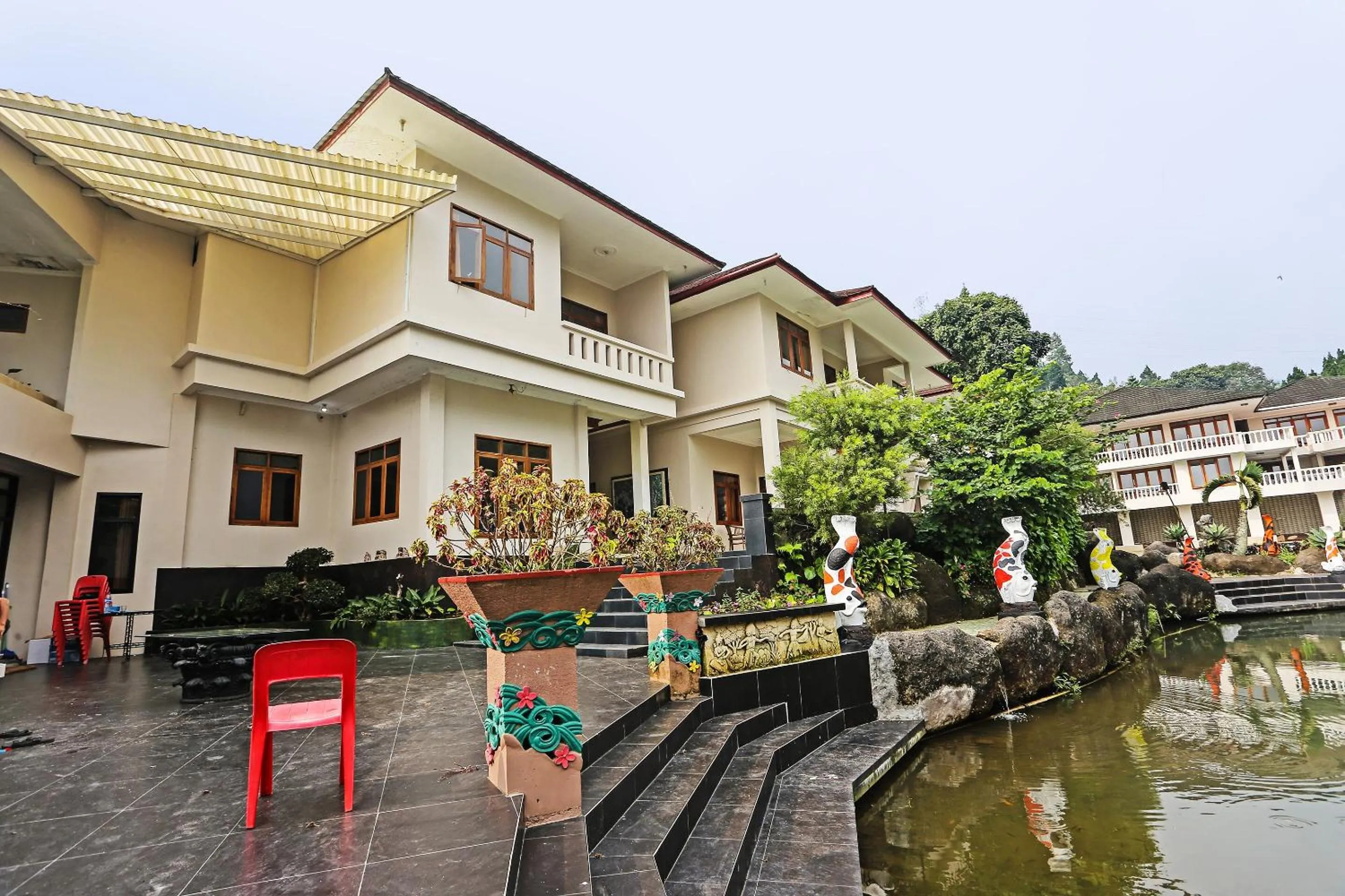 Facade/entrance in Hotel O Tjokro 3