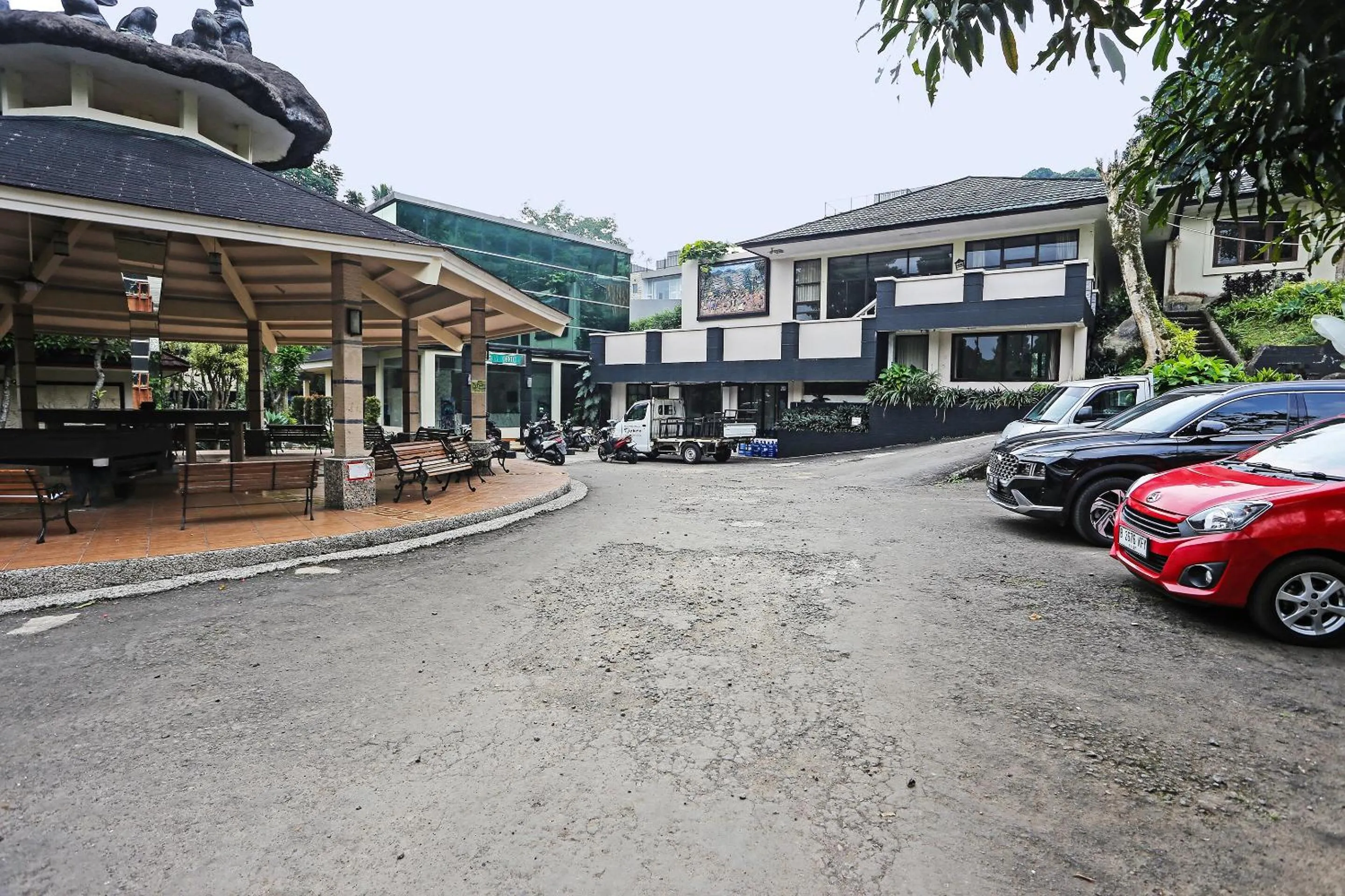 Facade/entrance in Hotel O Tjokro 3