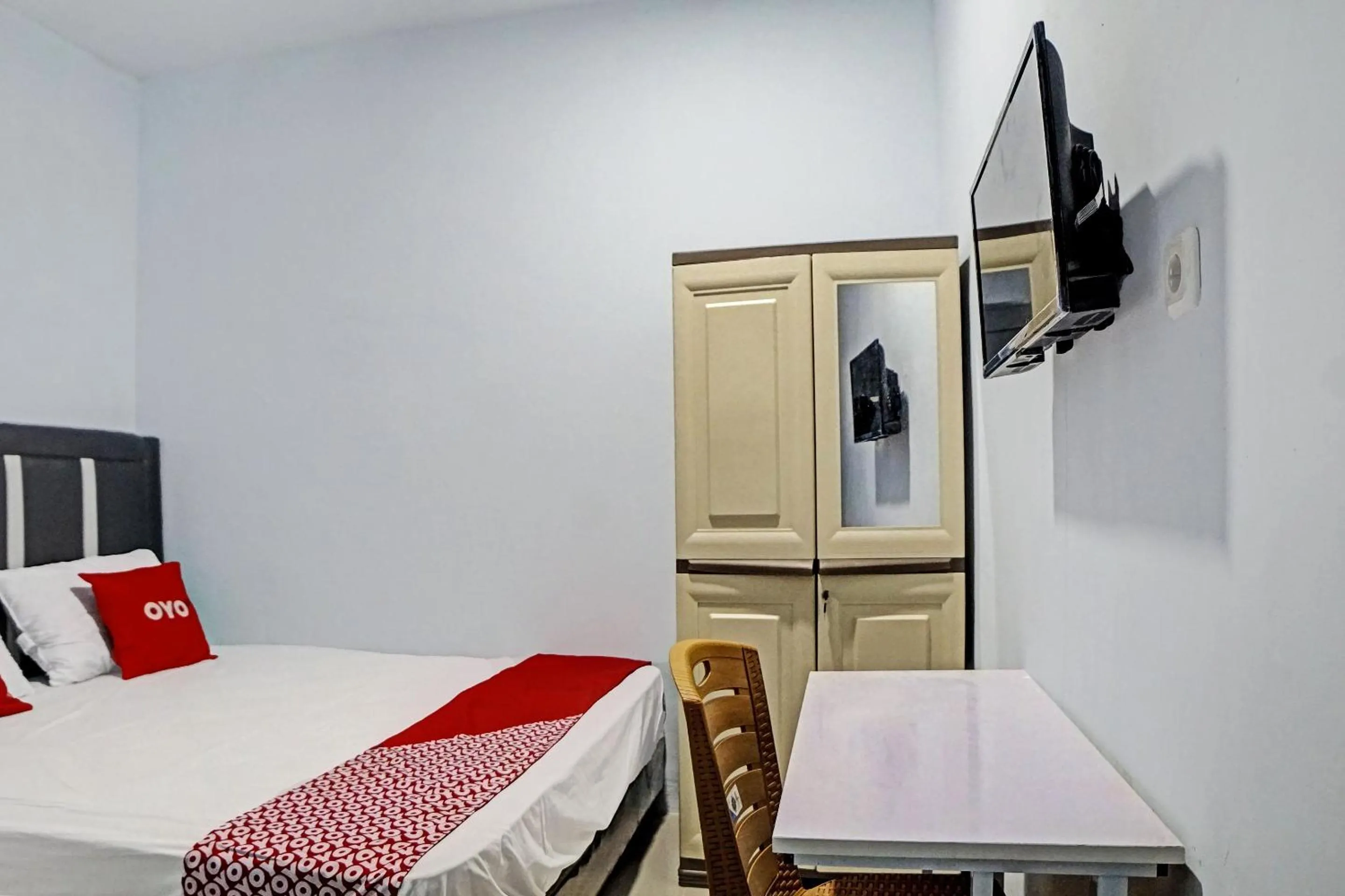 Bedroom, Bed in Hotel O Planet Guest House Syariah