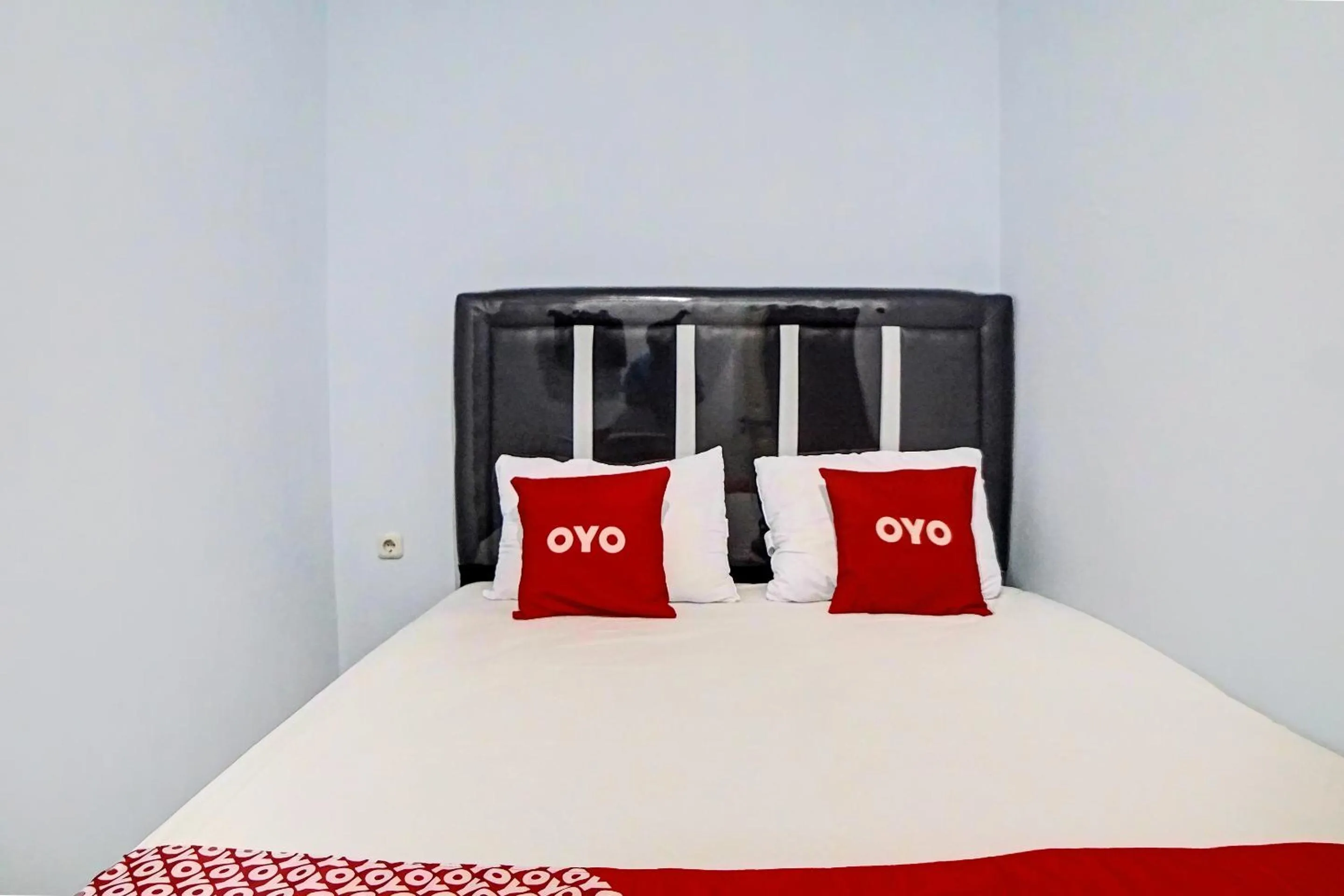 Bedroom, Bed in Hotel O Planet Guest House Syariah