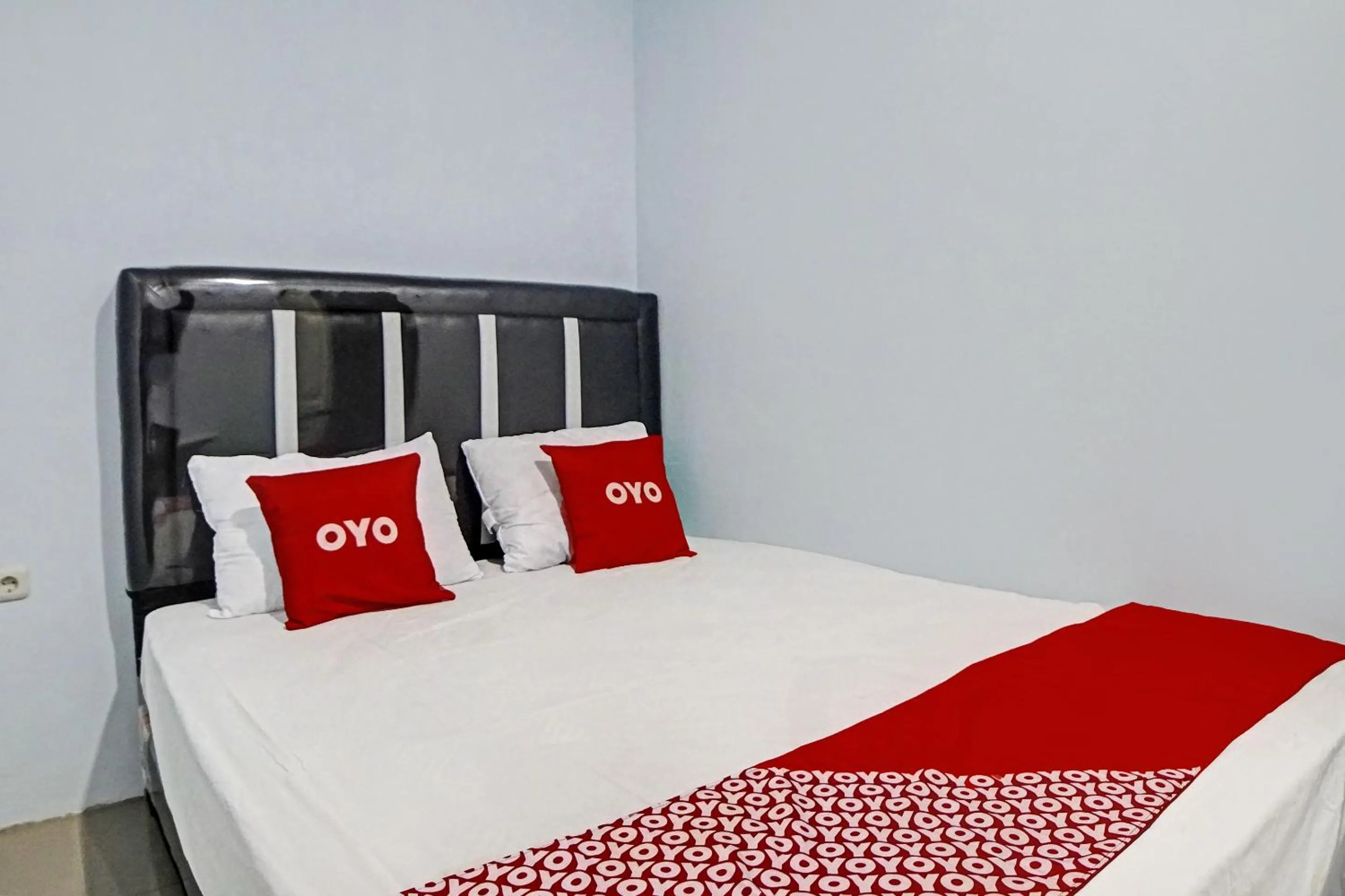 Bedroom, Bed in Hotel O Planet Guest House Syariah