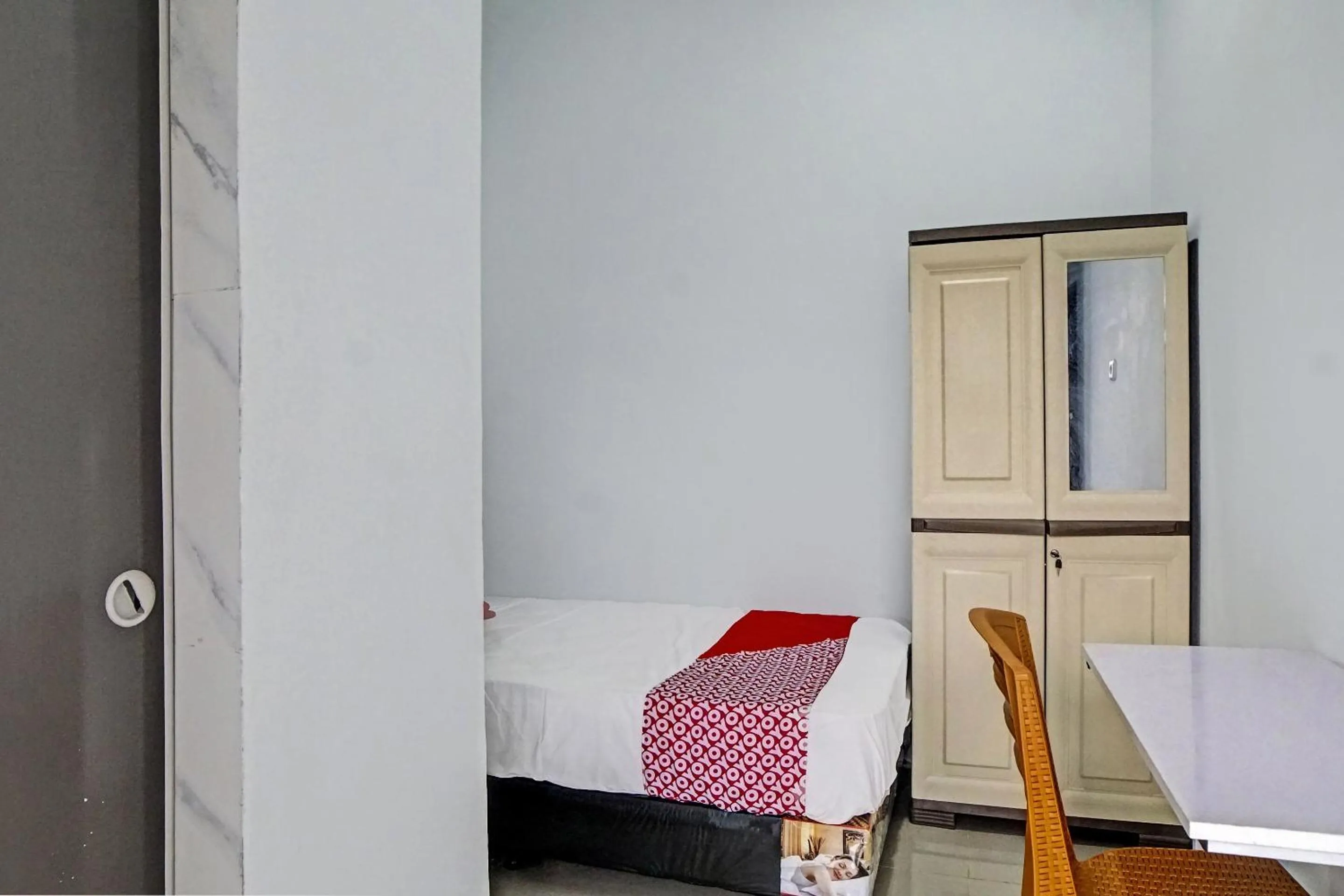 Bedroom, Bed in Hotel O Planet Guest House Syariah