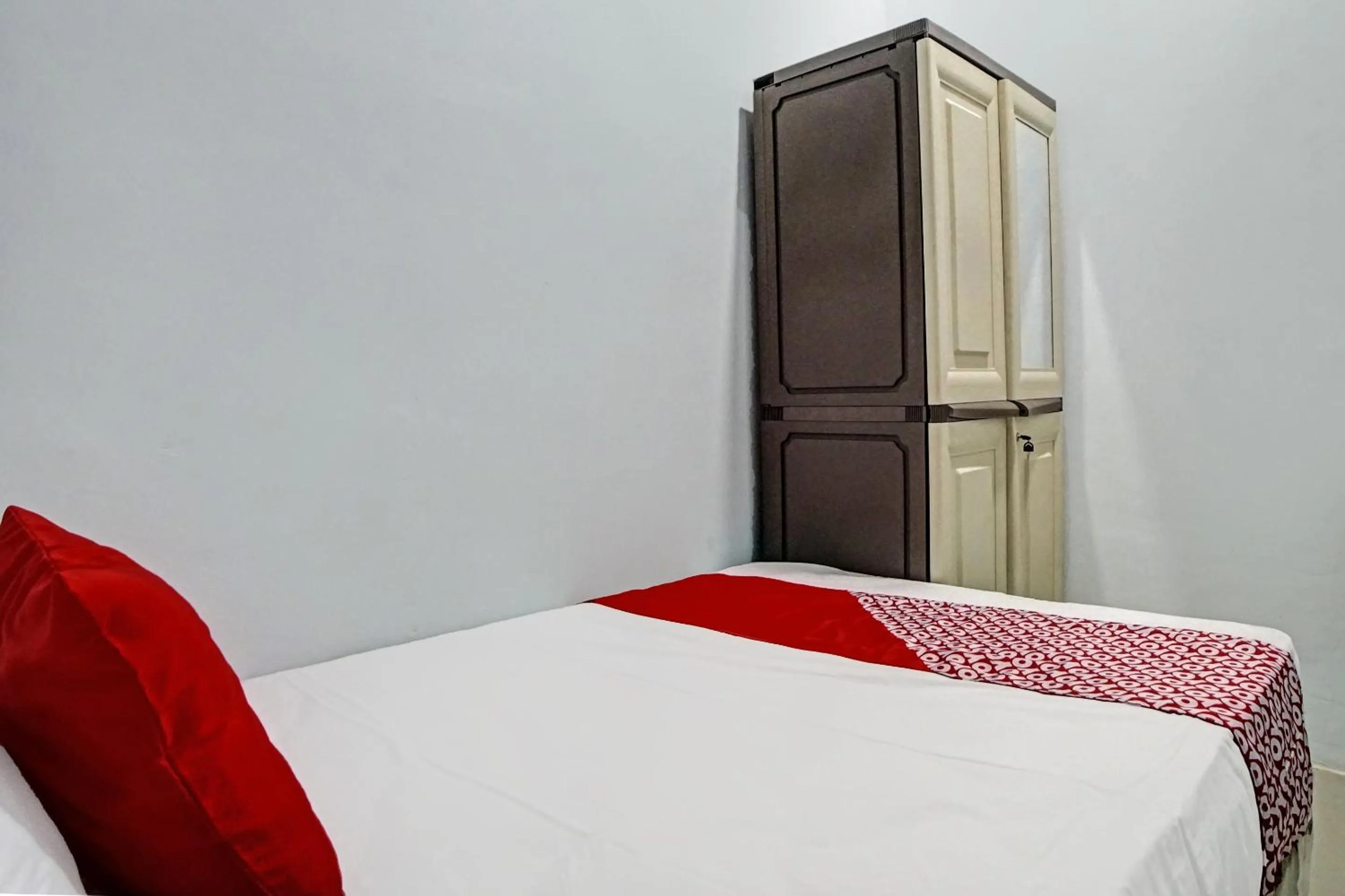 Bedroom, Bed in Hotel O Planet Guest House Syariah