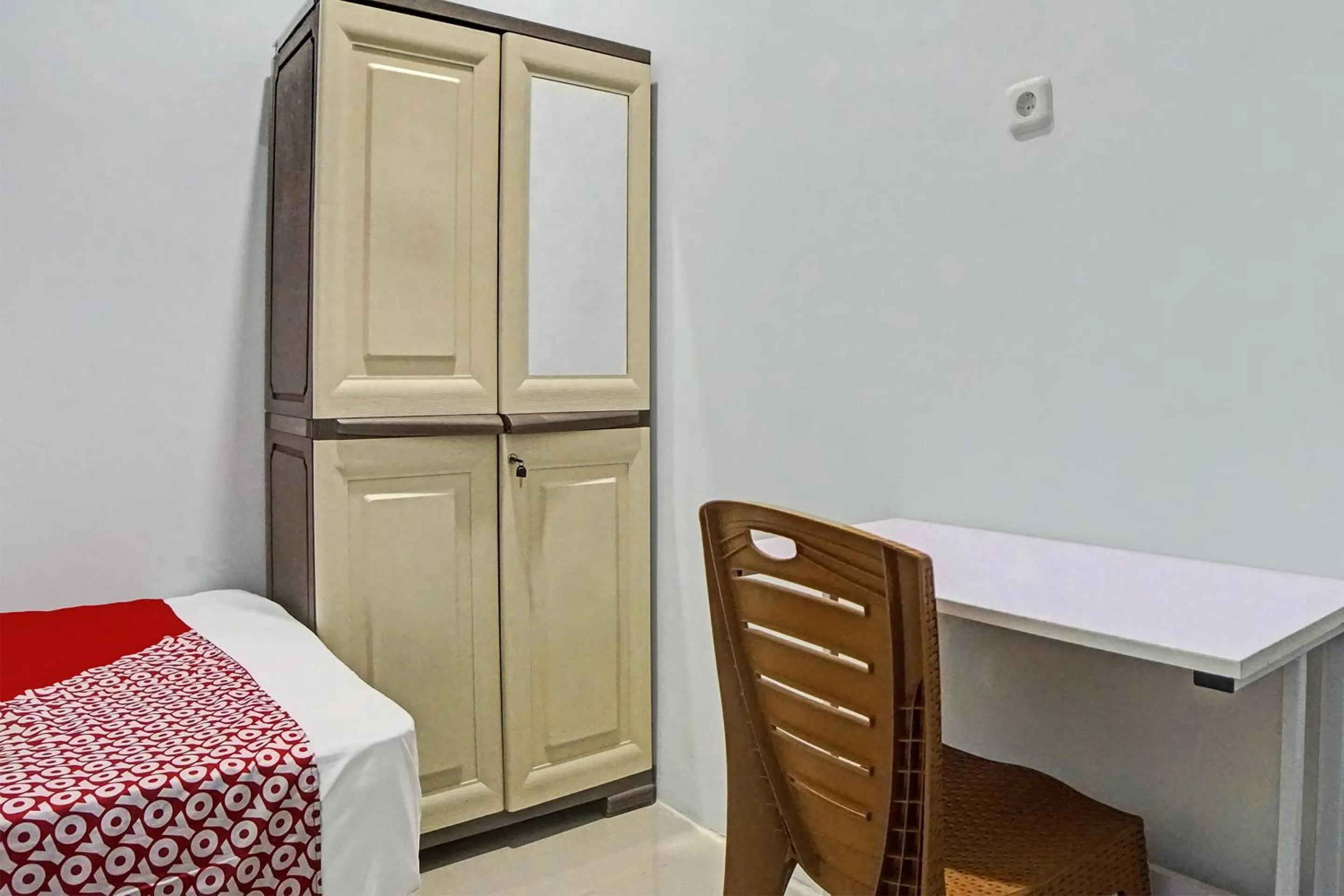 Bedroom, Bed in Hotel O Planet Guest House Syariah