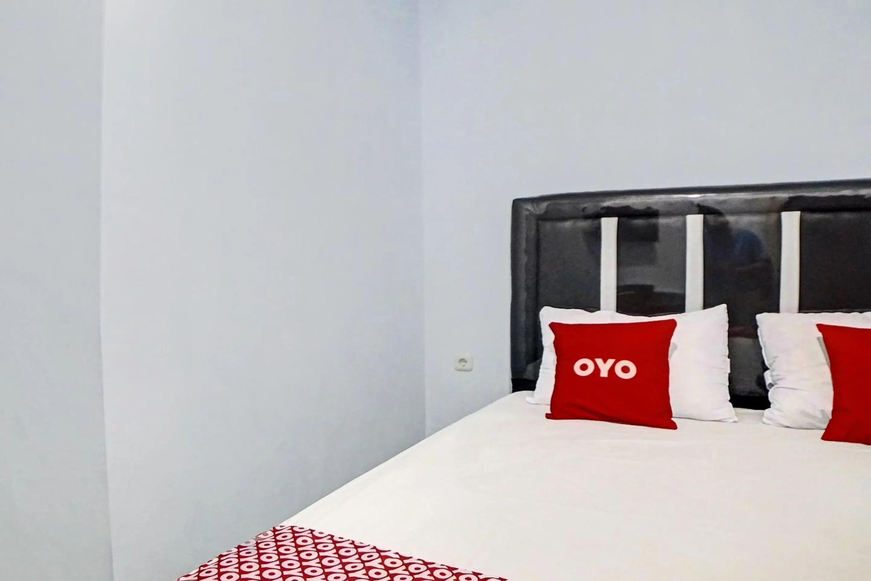 Bedroom, Bed in Hotel O Planet Guest House Syariah