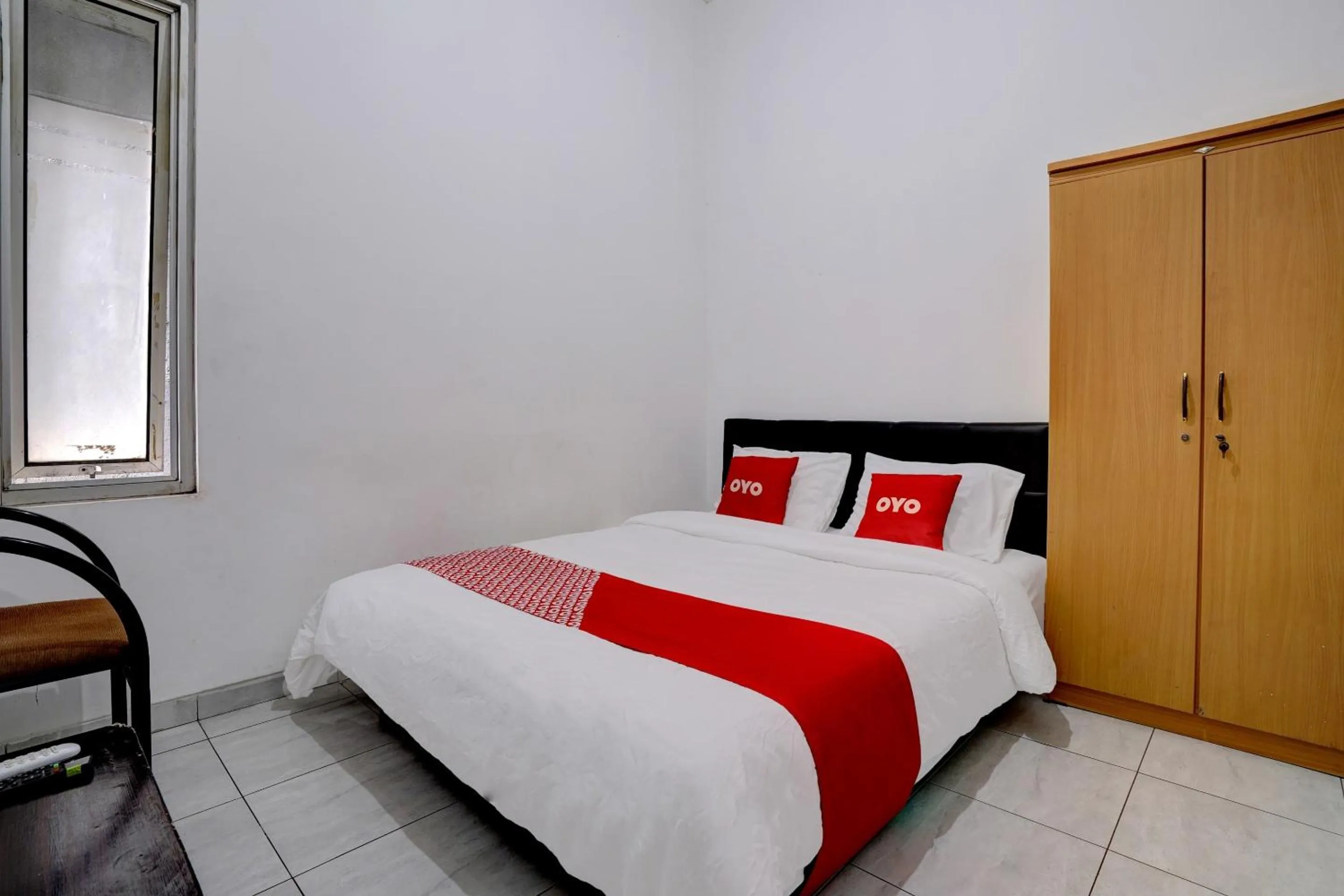 Bedroom in OYO 92725 Regol Srimahi Residence