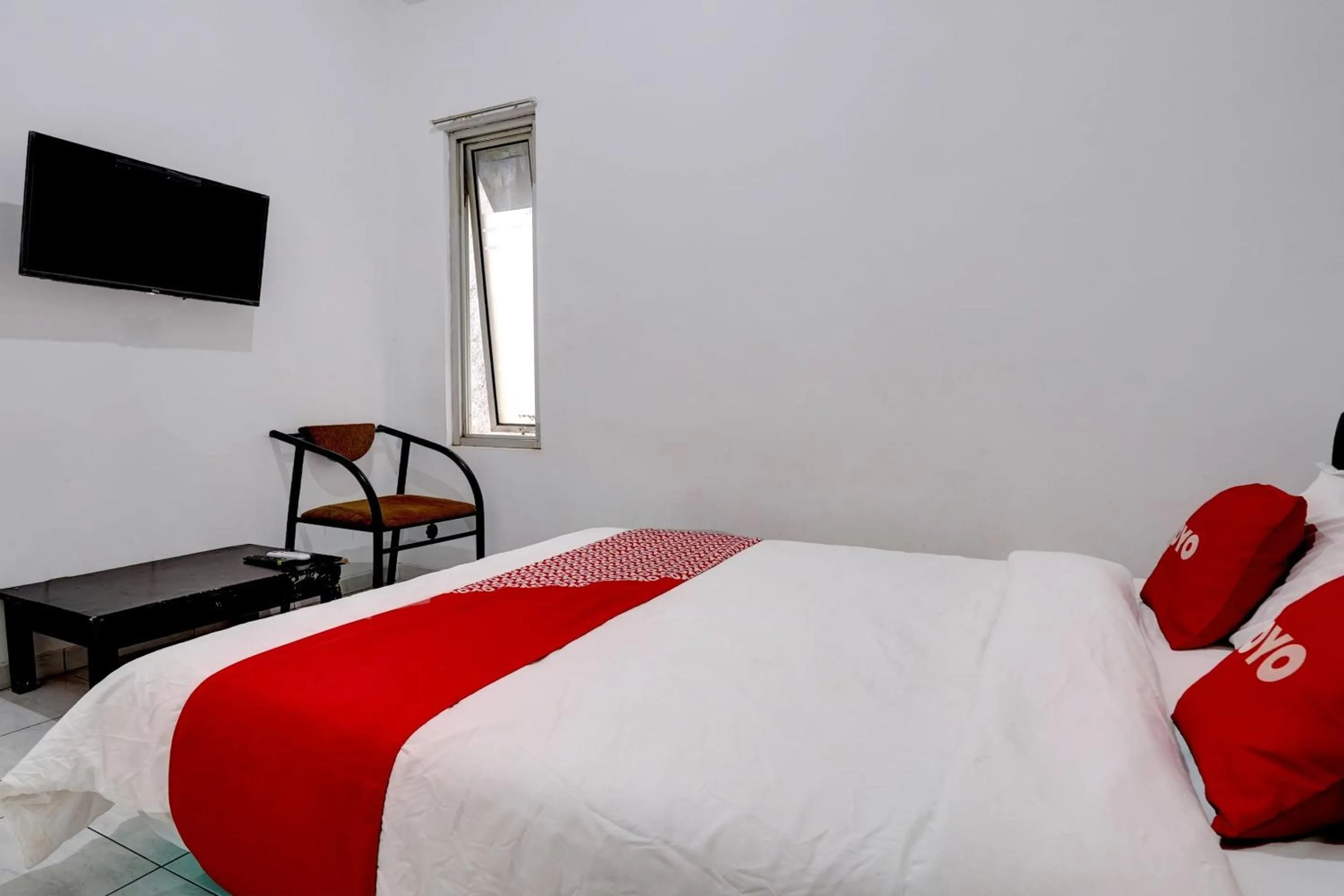 Bedroom in OYO 92725 Regol Srimahi Residence