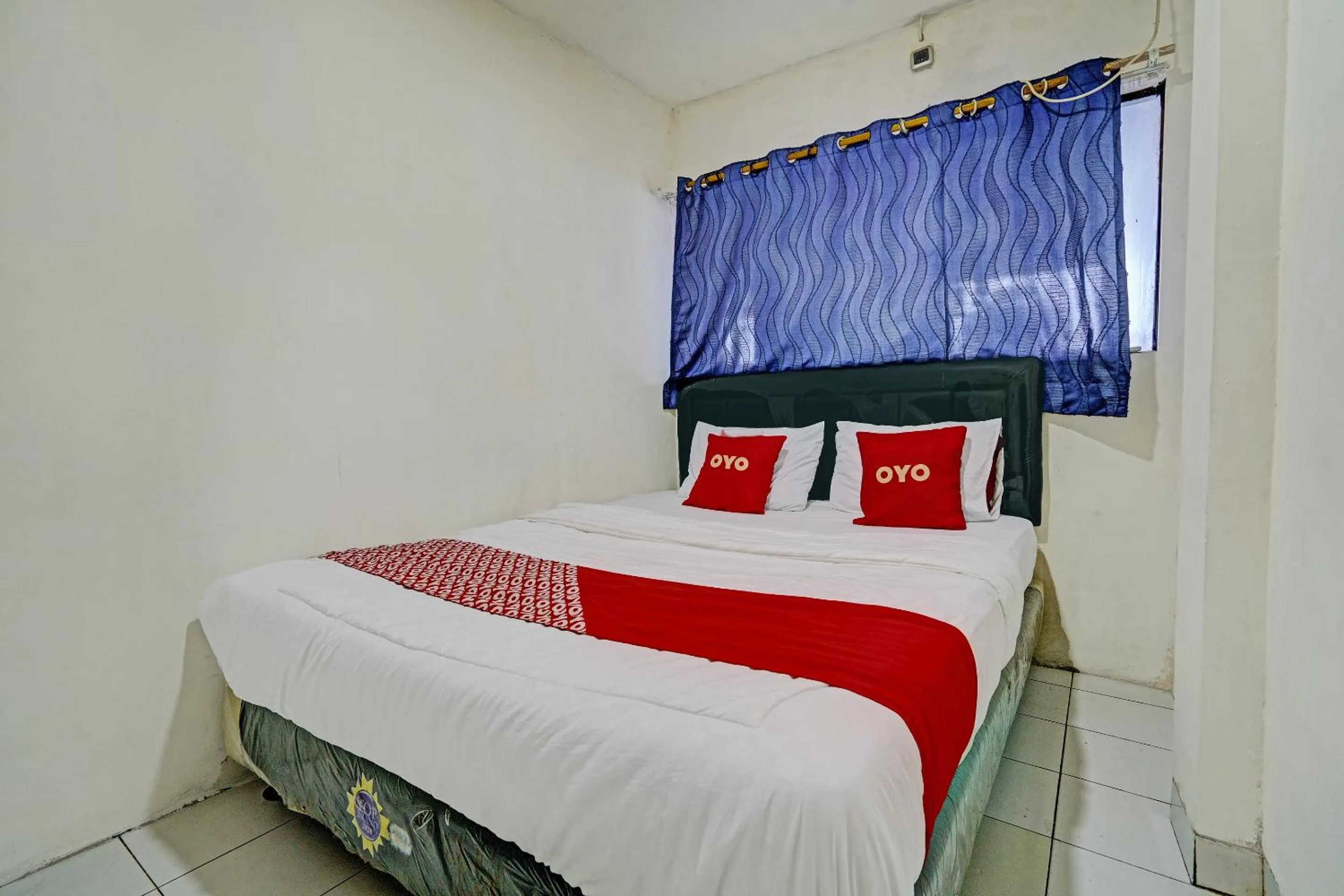 Bedroom in Hotel O Geulis Guest House Syariah