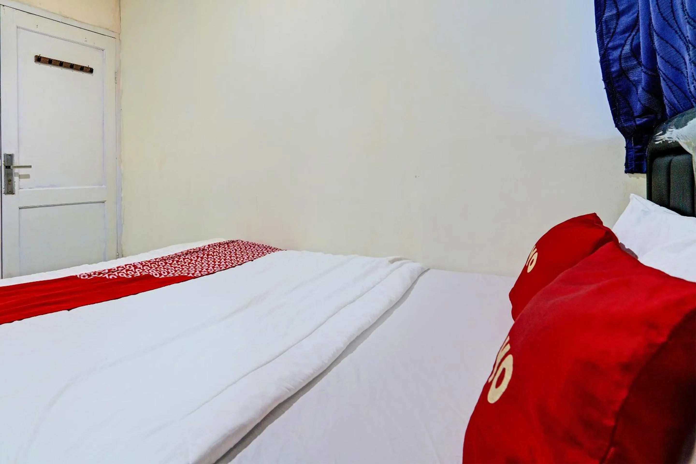 Bedroom in Hotel O Geulis Guest House Syariah