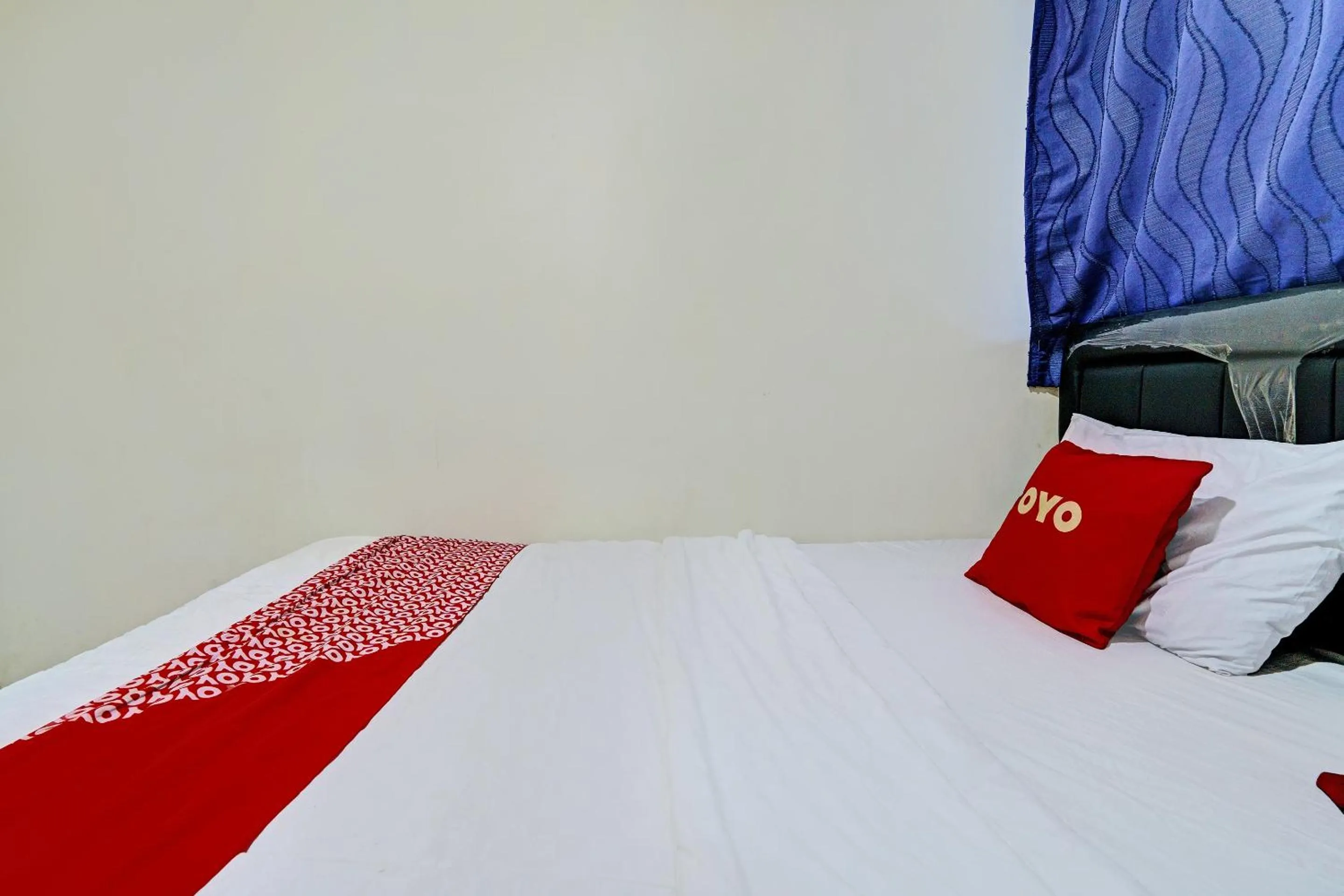 Bedroom in Hotel O Geulis Guest House Syariah