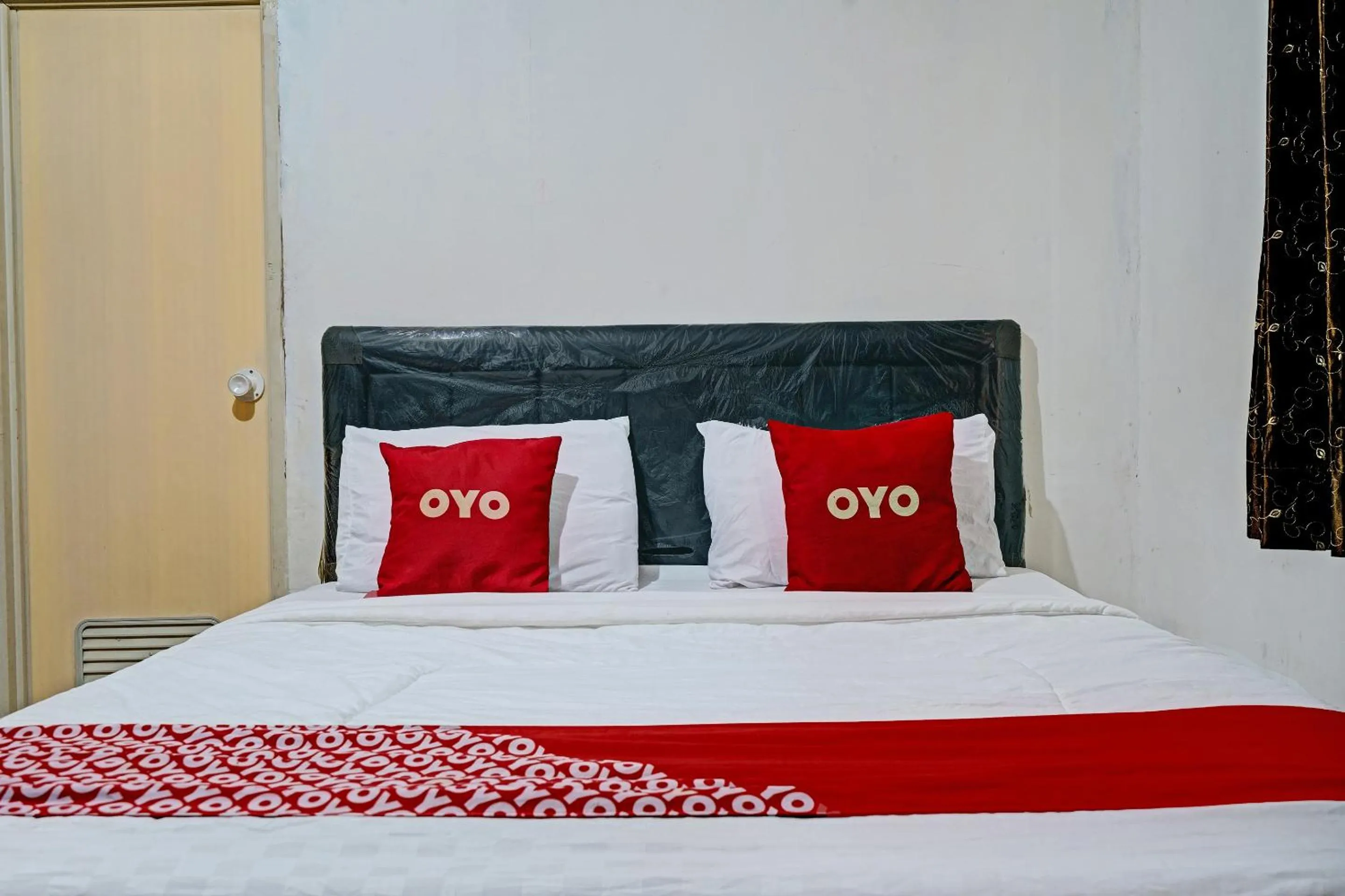 Bedroom in Hotel O Geulis Guest House Syariah