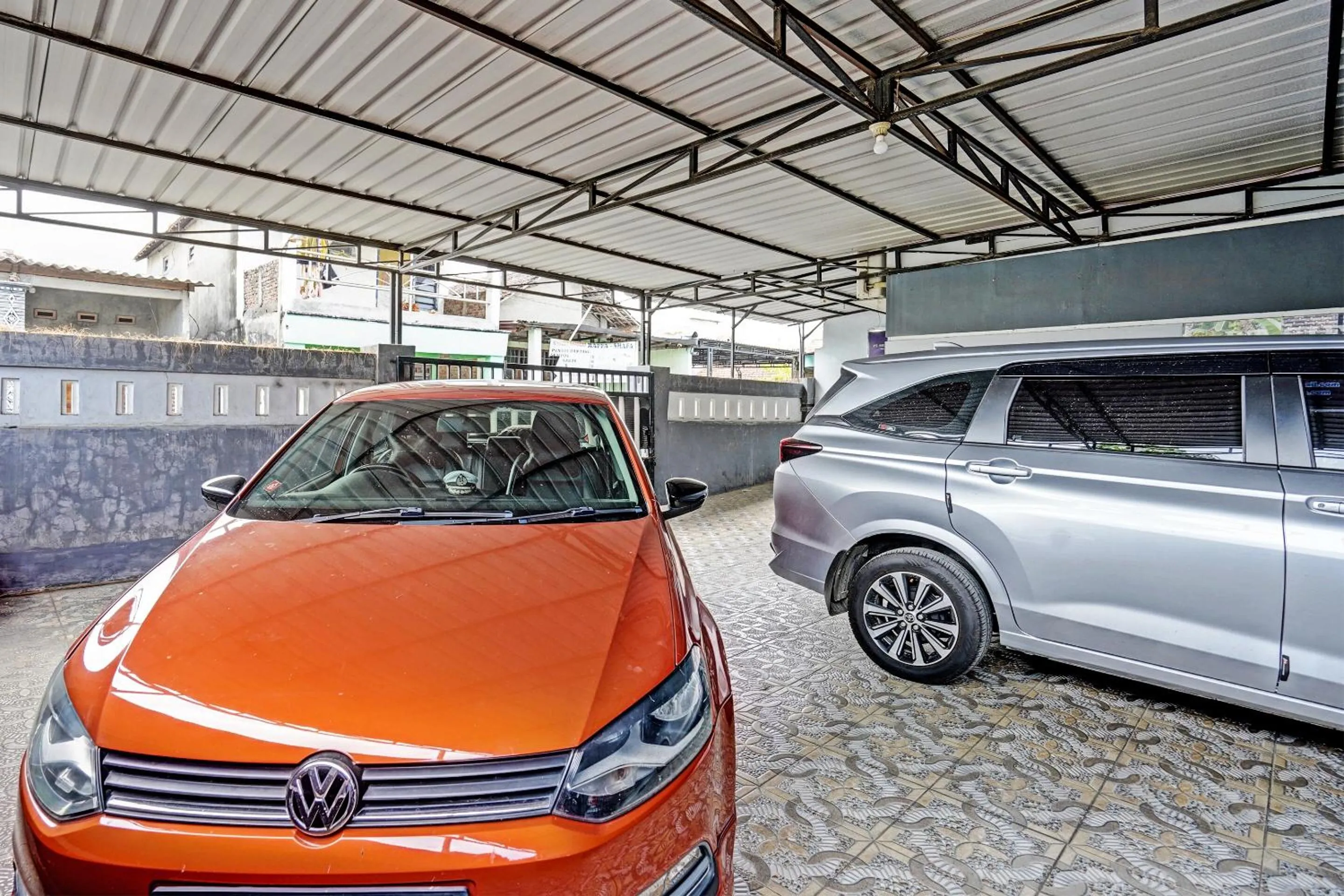 Facade/entrance in Hotel O Lestari Syariah