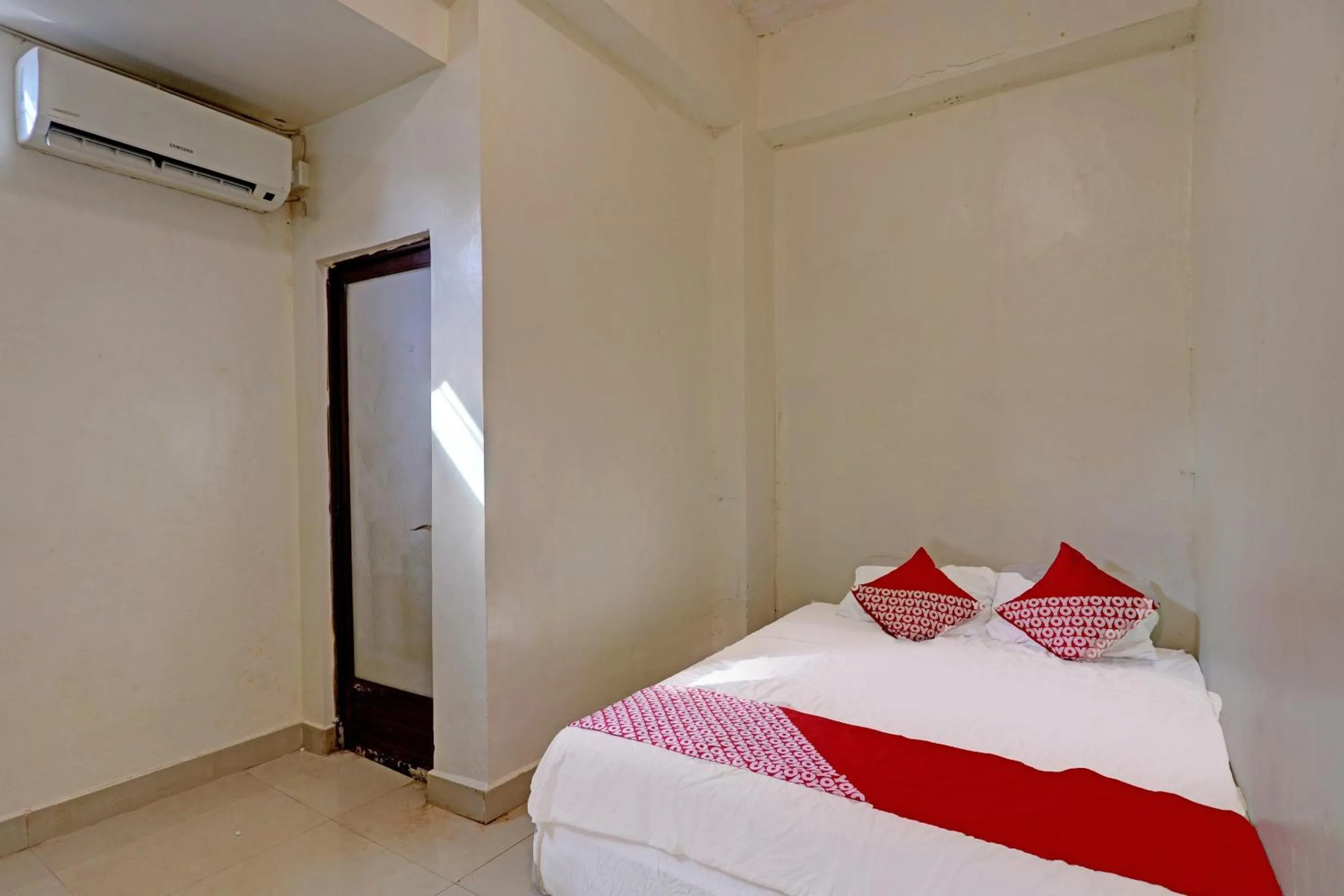 Bedroom, Bed in Hotel O Octav Homestay